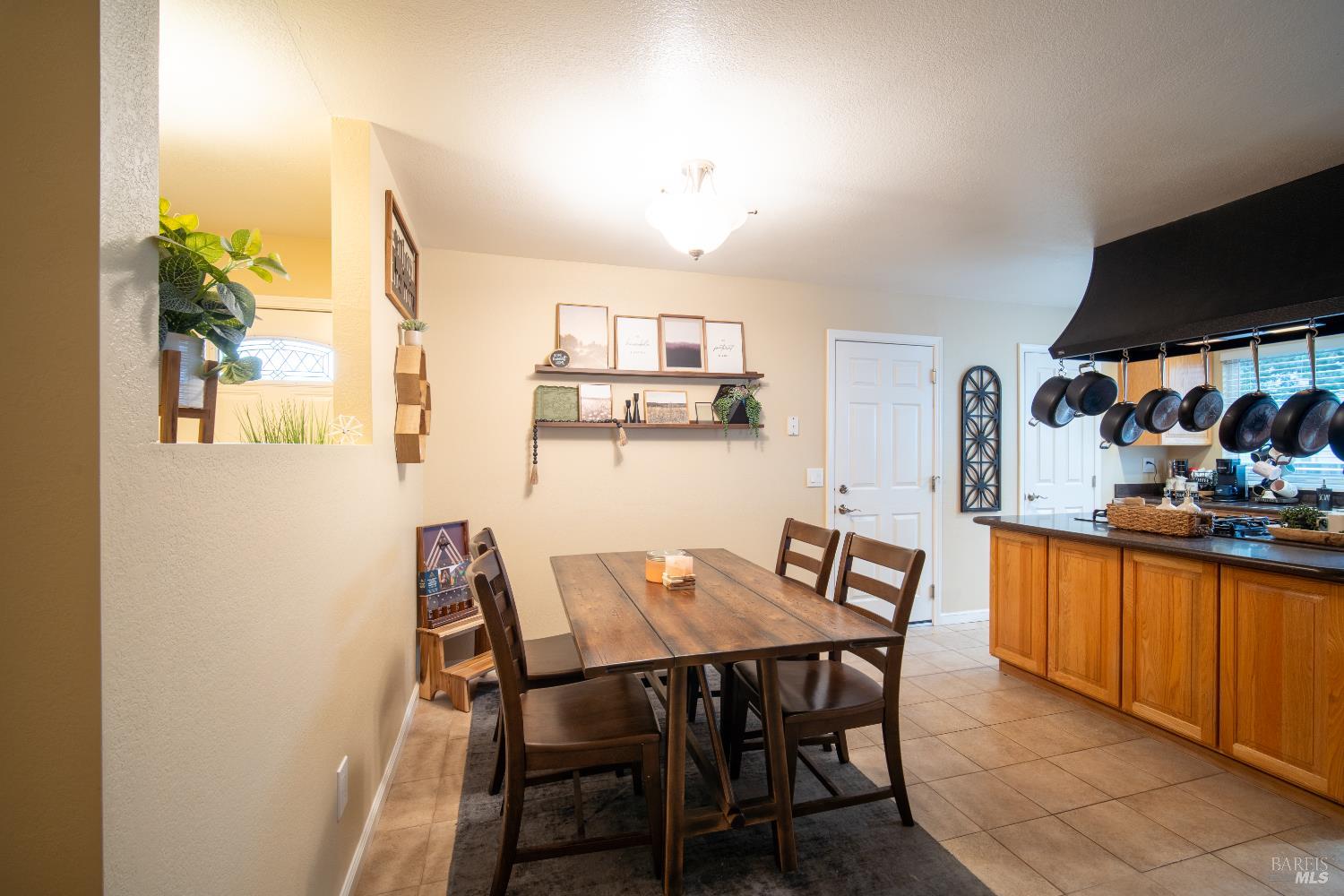 Detail Gallery Image 6 of 49 For 1243 Eleanor Ave, Rohnert Park,  CA 94928 - 3 Beds | 2 Baths