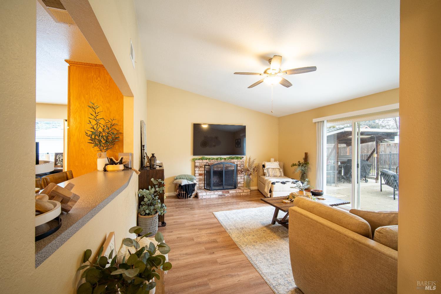 Detail Gallery Image 13 of 49 For 1243 Eleanor Ave, Rohnert Park,  CA 94928 - 3 Beds | 2 Baths