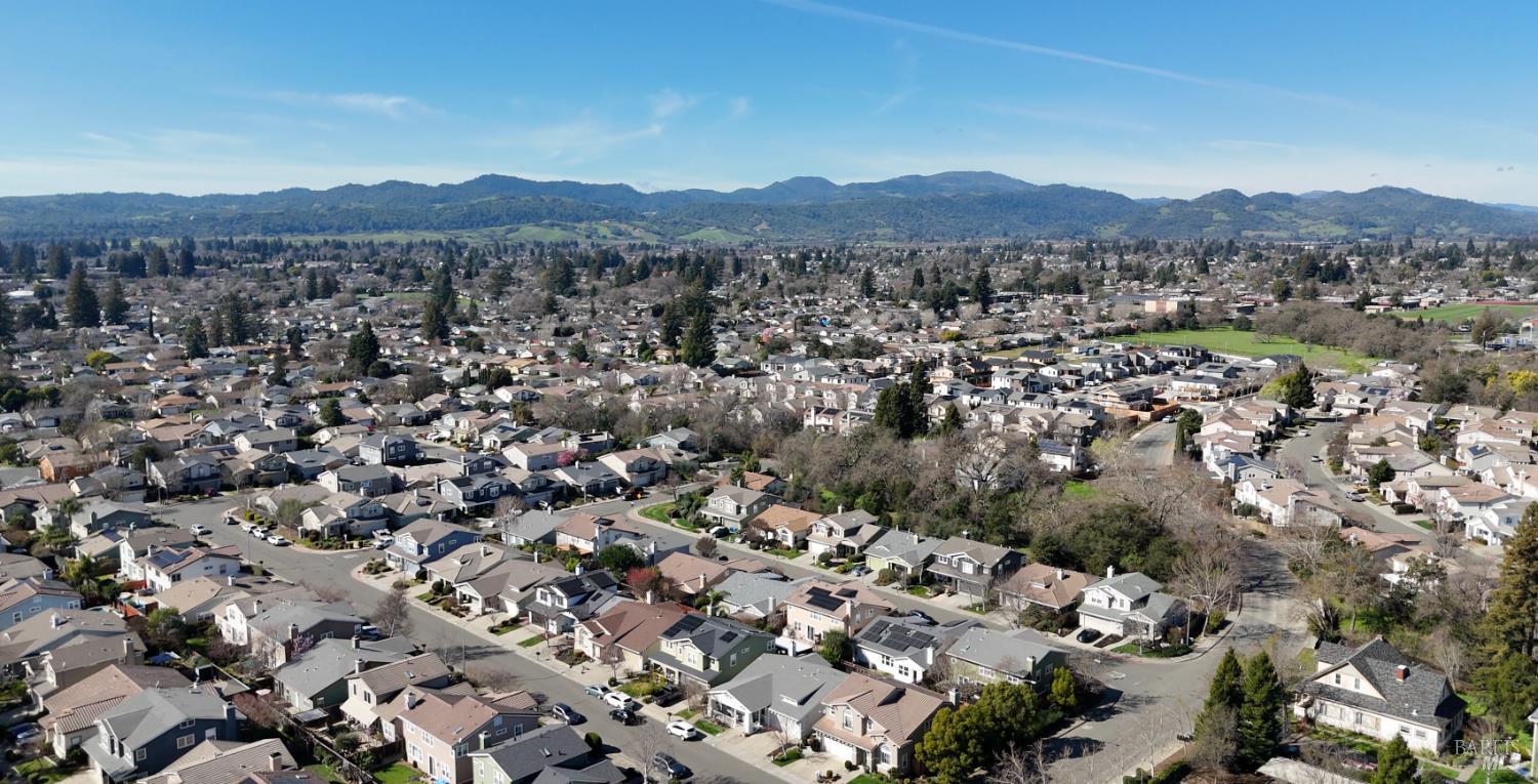 Detail Gallery Image 29 of 30 For 113 Firefly Ln, Napa,  CA 94558 - 3 Beds | 3/1 Baths