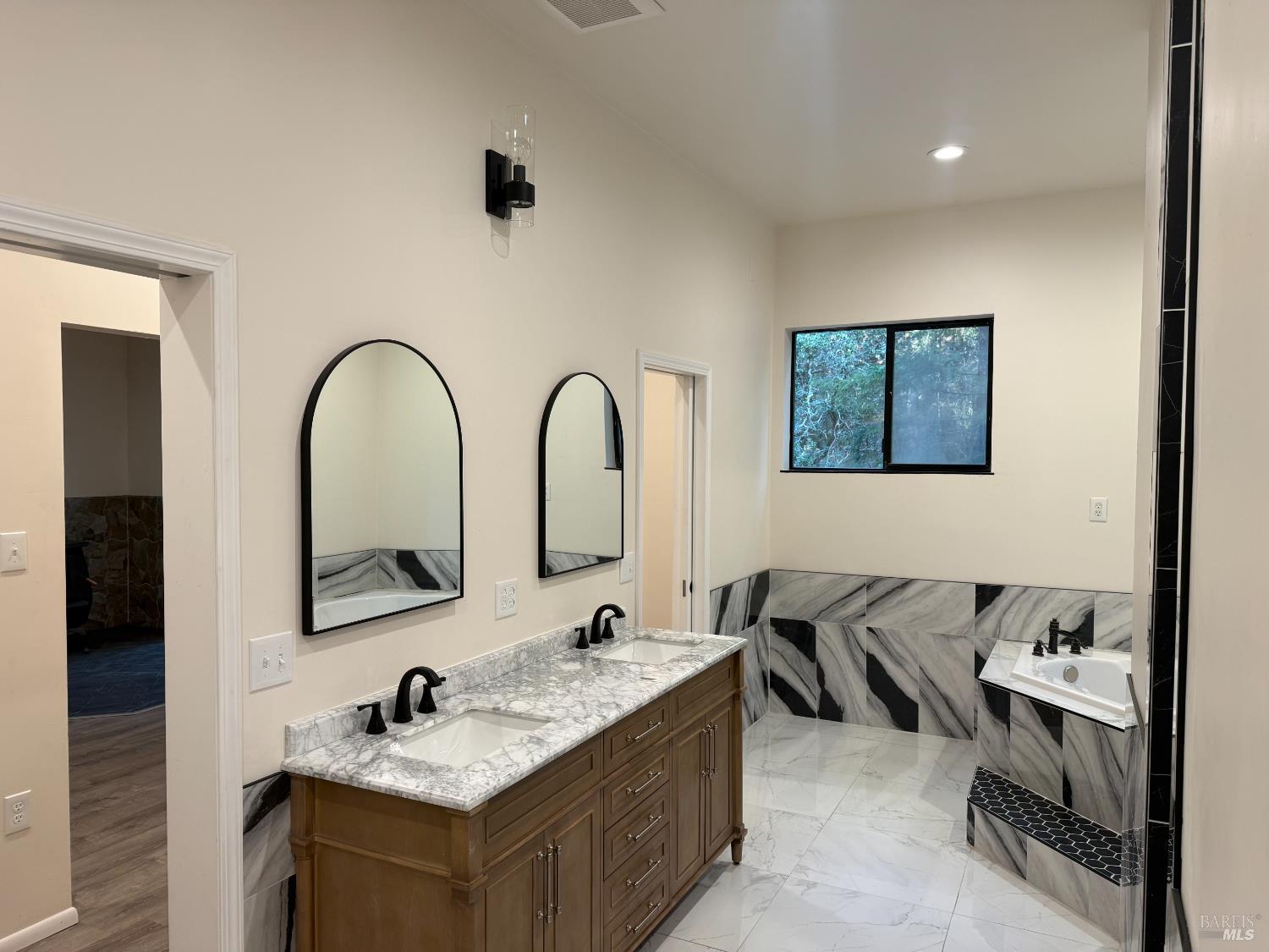 Detail Gallery Image 2 of 35 For 17001 Walker Lake Rd, Willits,  CA 95490 - 3 Beds | 2 Baths