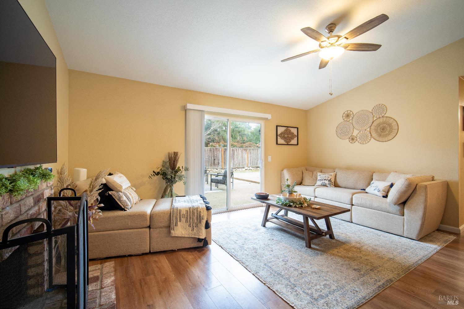 Detail Gallery Image 17 of 49 For 1243 Eleanor Ave, Rohnert Park,  CA 94928 - 3 Beds | 2 Baths