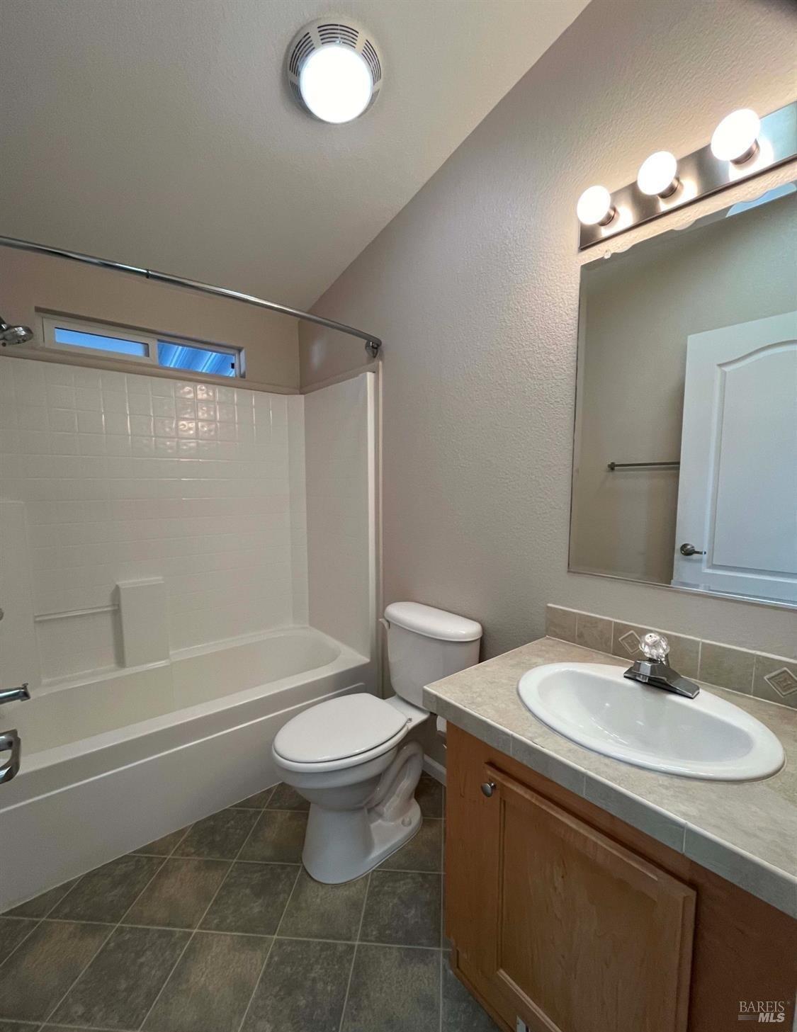 Detail Gallery Image 11 of 22 For 70 Coronado Cir, Santa Rosa,  CA 95409 - 2 Beds | 2 Baths