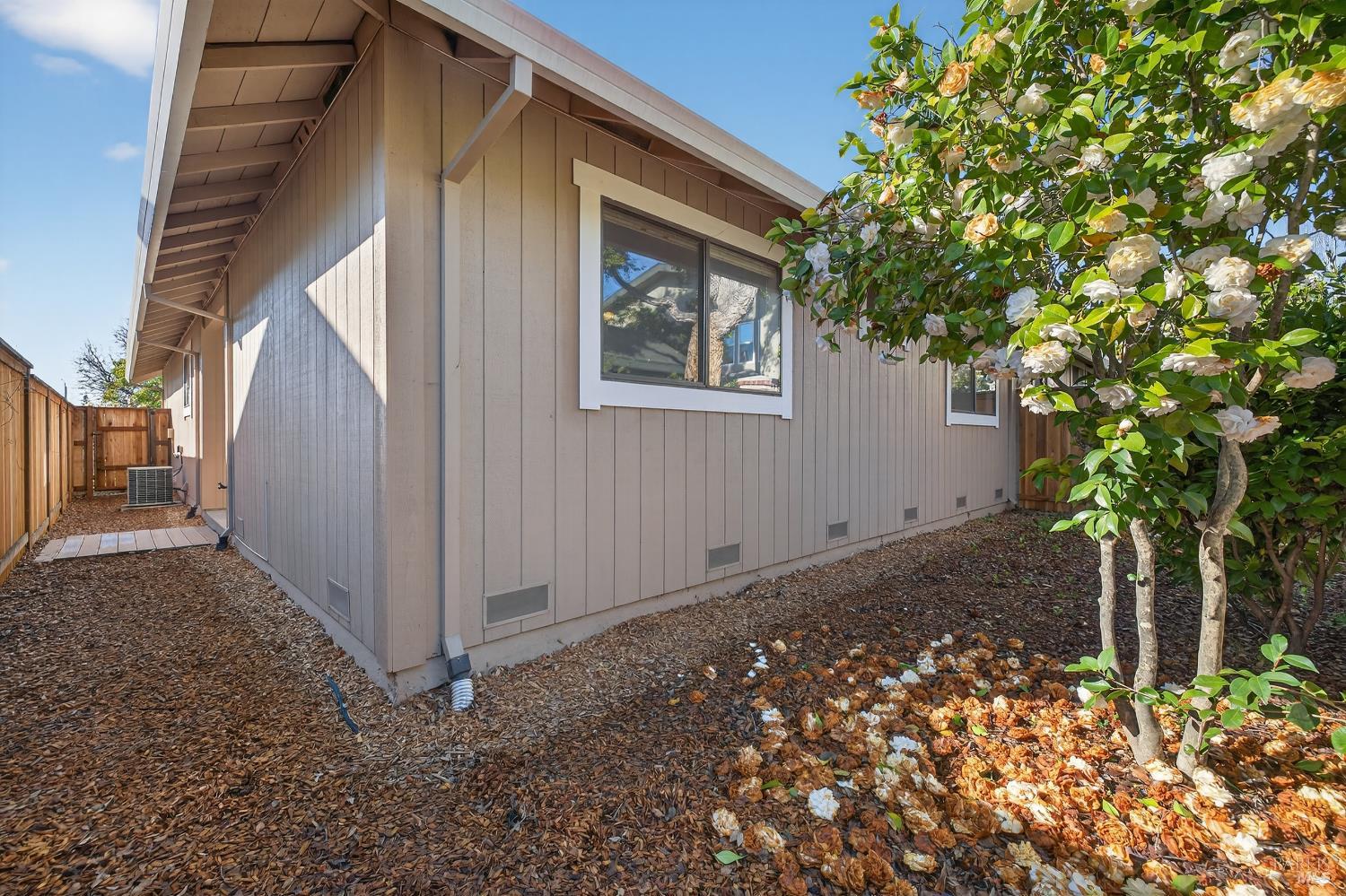 Detail Gallery Image 23 of 24 For 663 Spring Ln, Sonoma,  CA 95476 - 2 Beds | 1 Baths