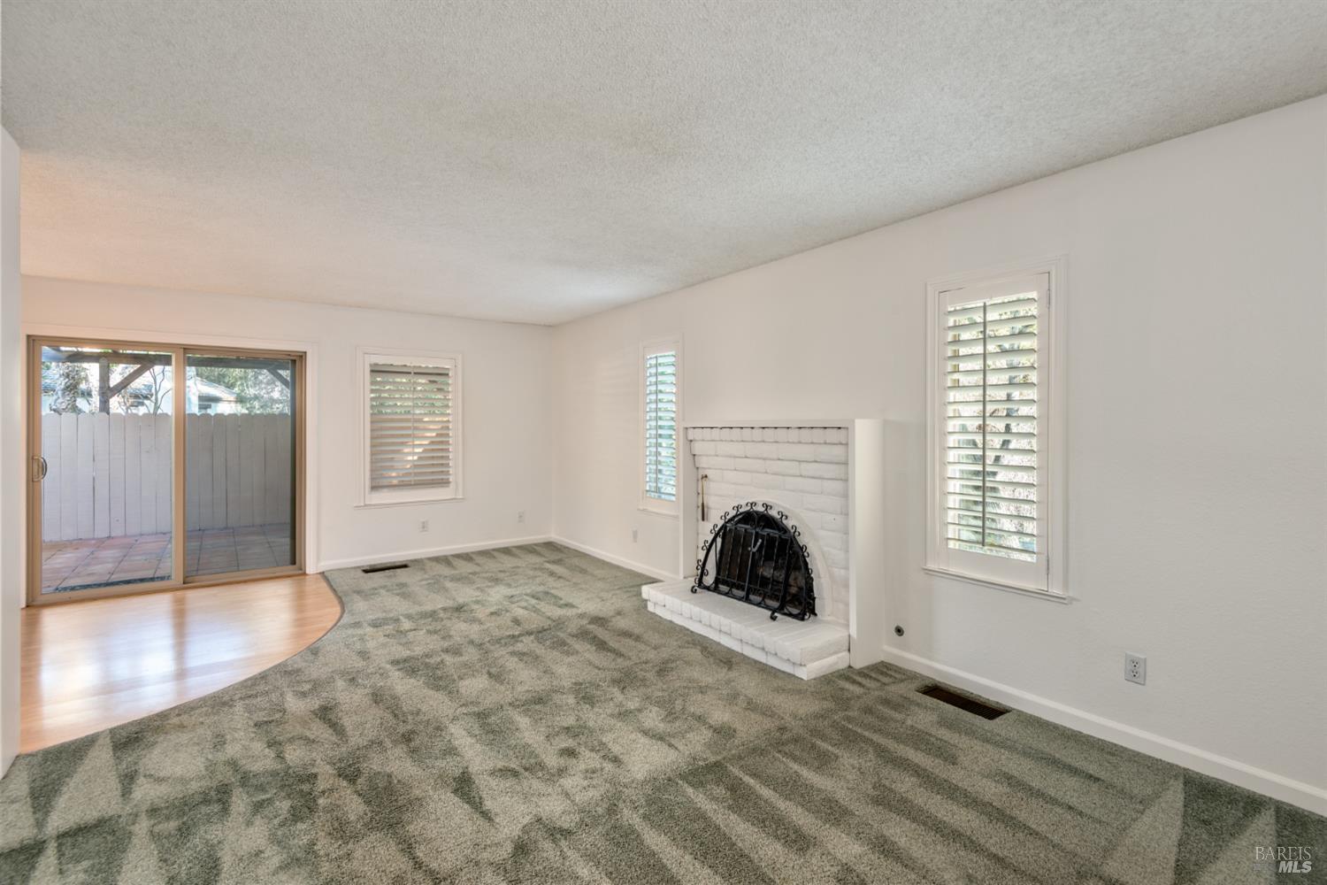Detail Gallery Image 17 of 38 For 826 Adobe Dr, Santa Rosa,  CA 95404 - 3 Beds | 2 Baths