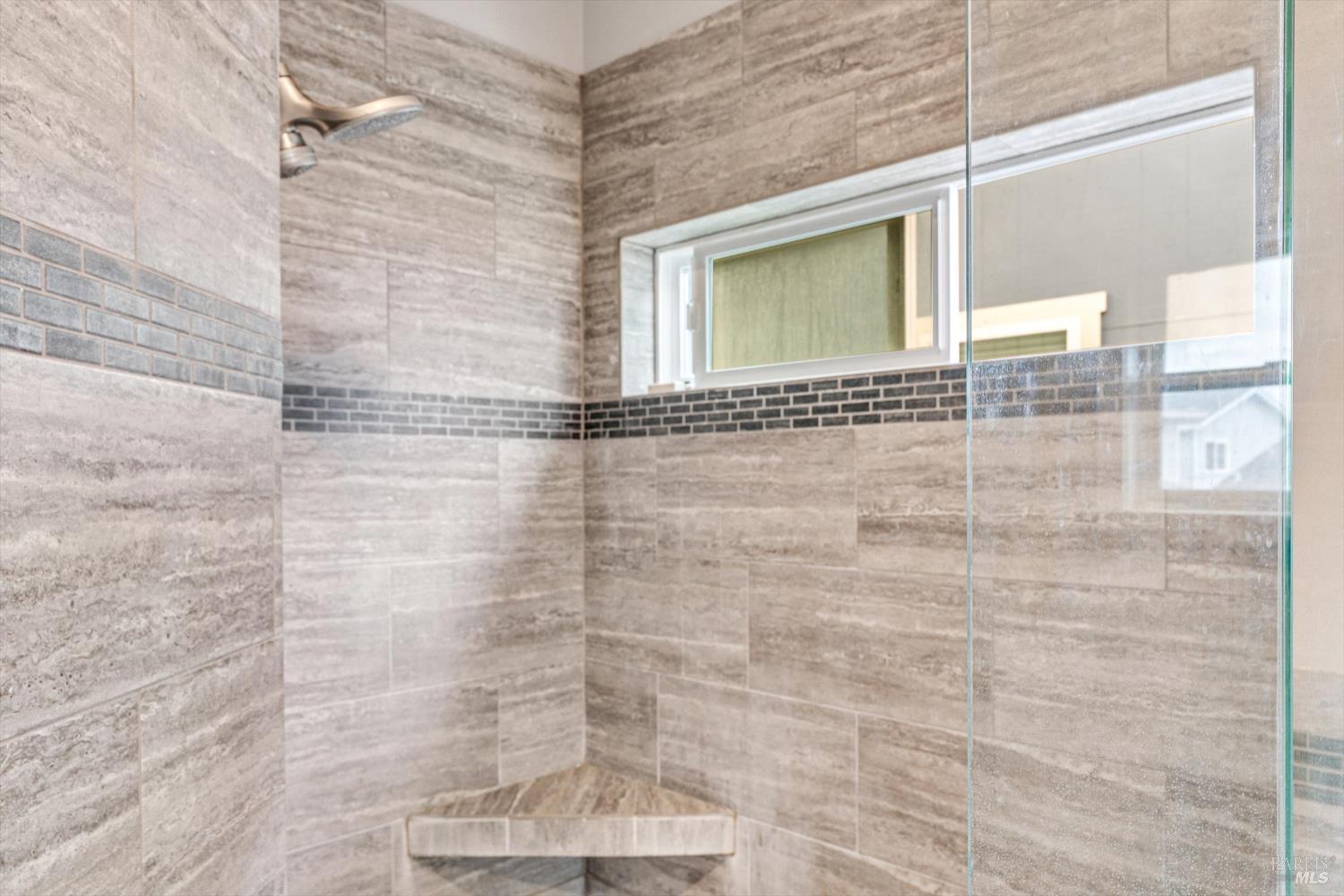 Detail Gallery Image 14 of 16 For 1647 Kerry Ln, Santa Rosa,  CA 95403 - 4 Beds | 2/1 Baths