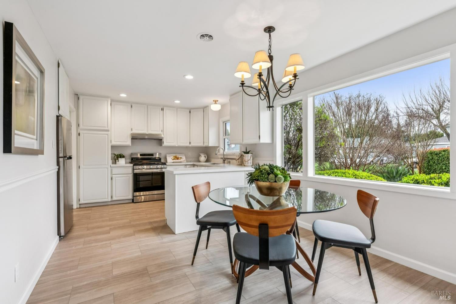 Detail Gallery Image 16 of 55 For 1128 Elm Dr, Novato,  CA 94945 - 2 Beds | 2 Baths