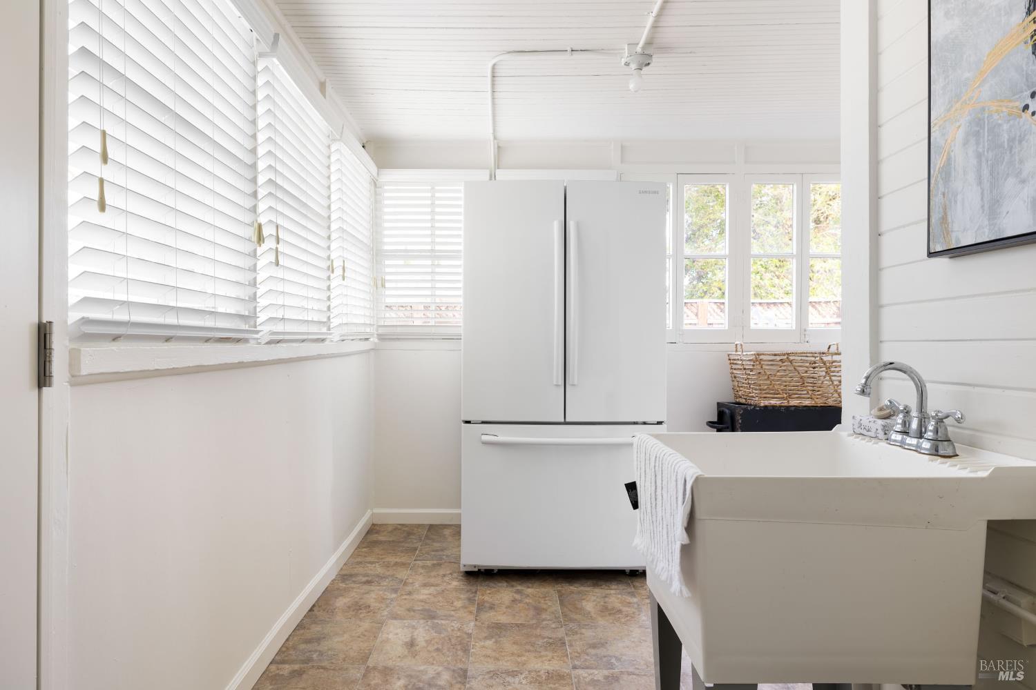 Detail Gallery Image 9 of 28 For 11 10th St, Petaluma,  CA 94952 - 2 Beds | 1 Baths