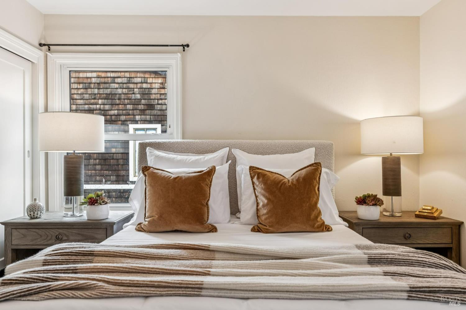 Detail Gallery Image 30 of 55 For 1128 Elm Dr, Novato,  CA 94945 - 2 Beds | 2 Baths