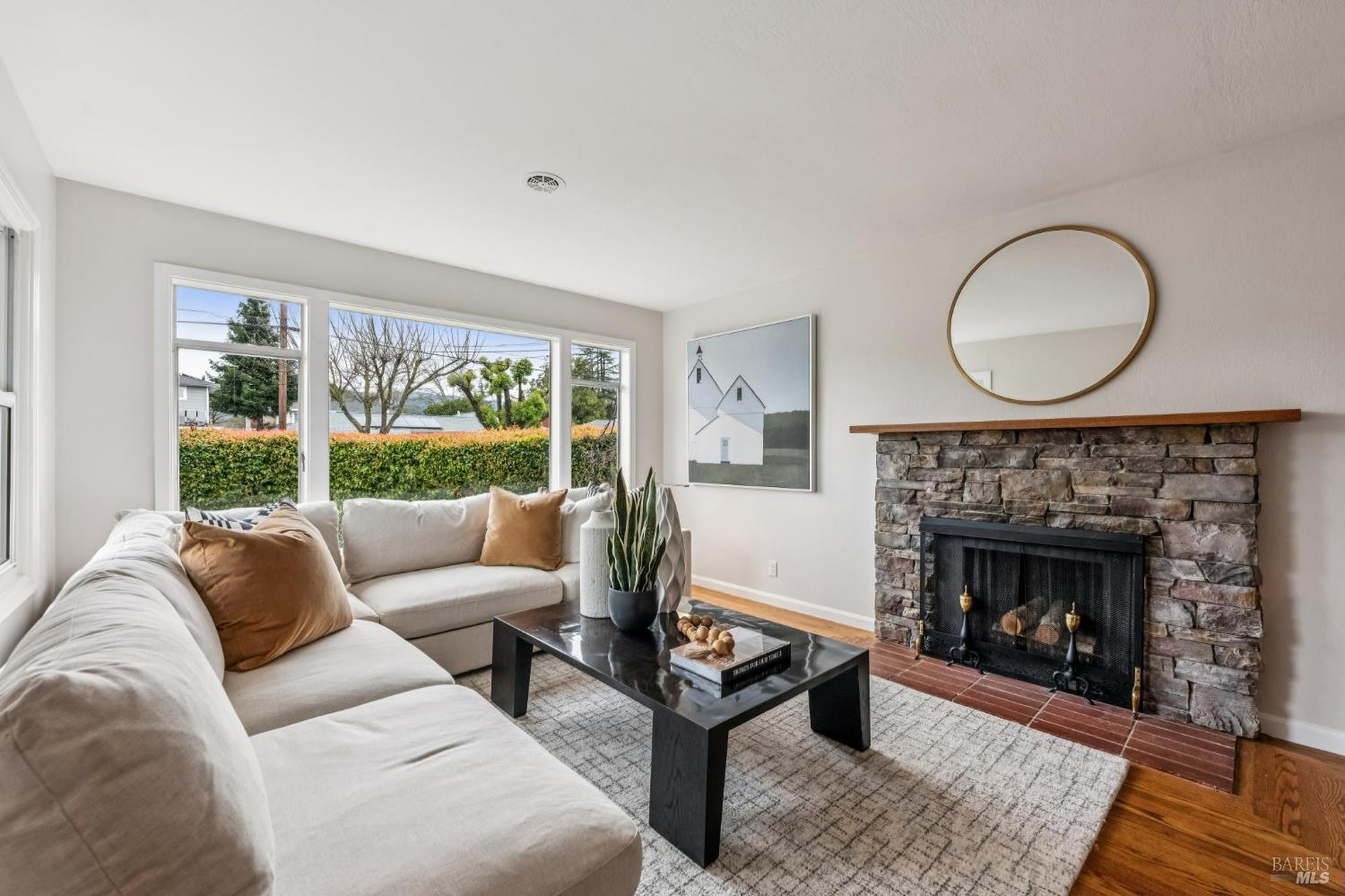 Detail Gallery Image 8 of 55 For 1128 Elm Dr, Novato,  CA 94945 - 2 Beds | 2 Baths