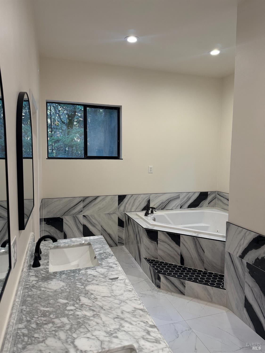 Detail Gallery Image 3 of 35 For 17001 Walker Lake Rd, Willits,  CA 95490 - 3 Beds | 2 Baths