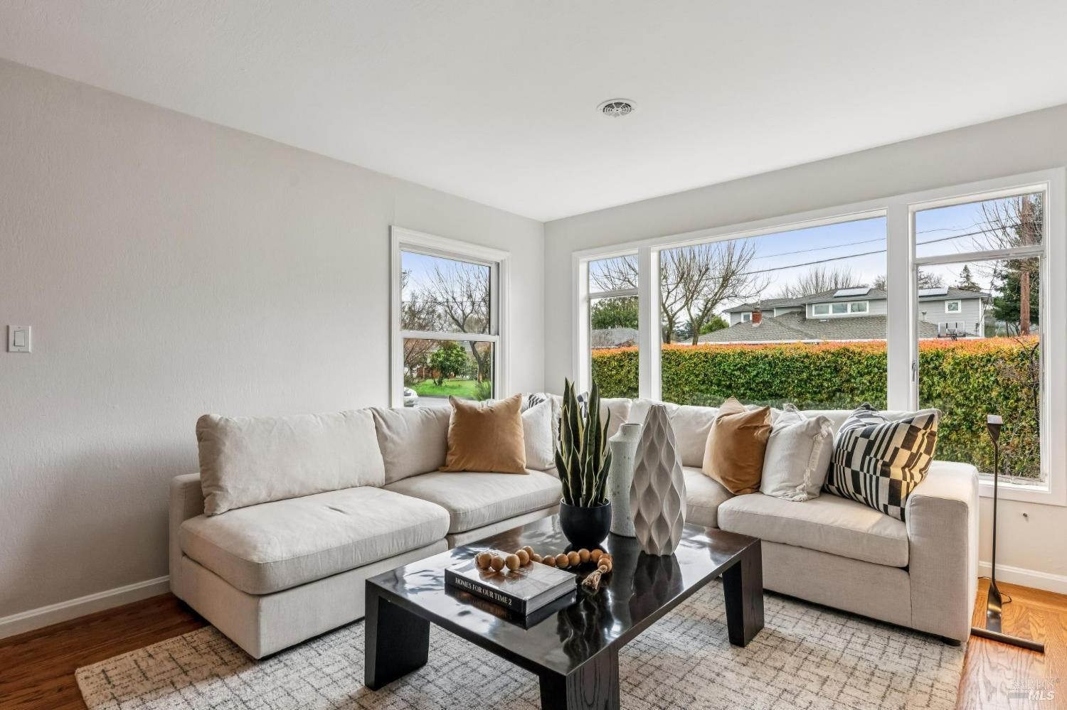 Detail Gallery Image 9 of 55 For 1128 Elm Dr, Novato,  CA 94945 - 2 Beds | 2 Baths