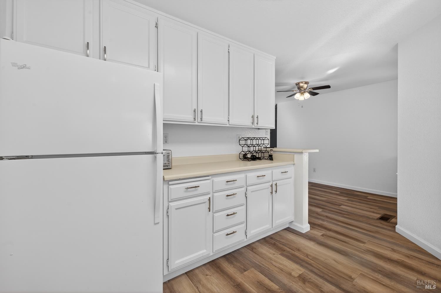 Detail Gallery Image 15 of 24 For 663 Spring Ln, Sonoma,  CA 95476 - 2 Beds | 1 Baths