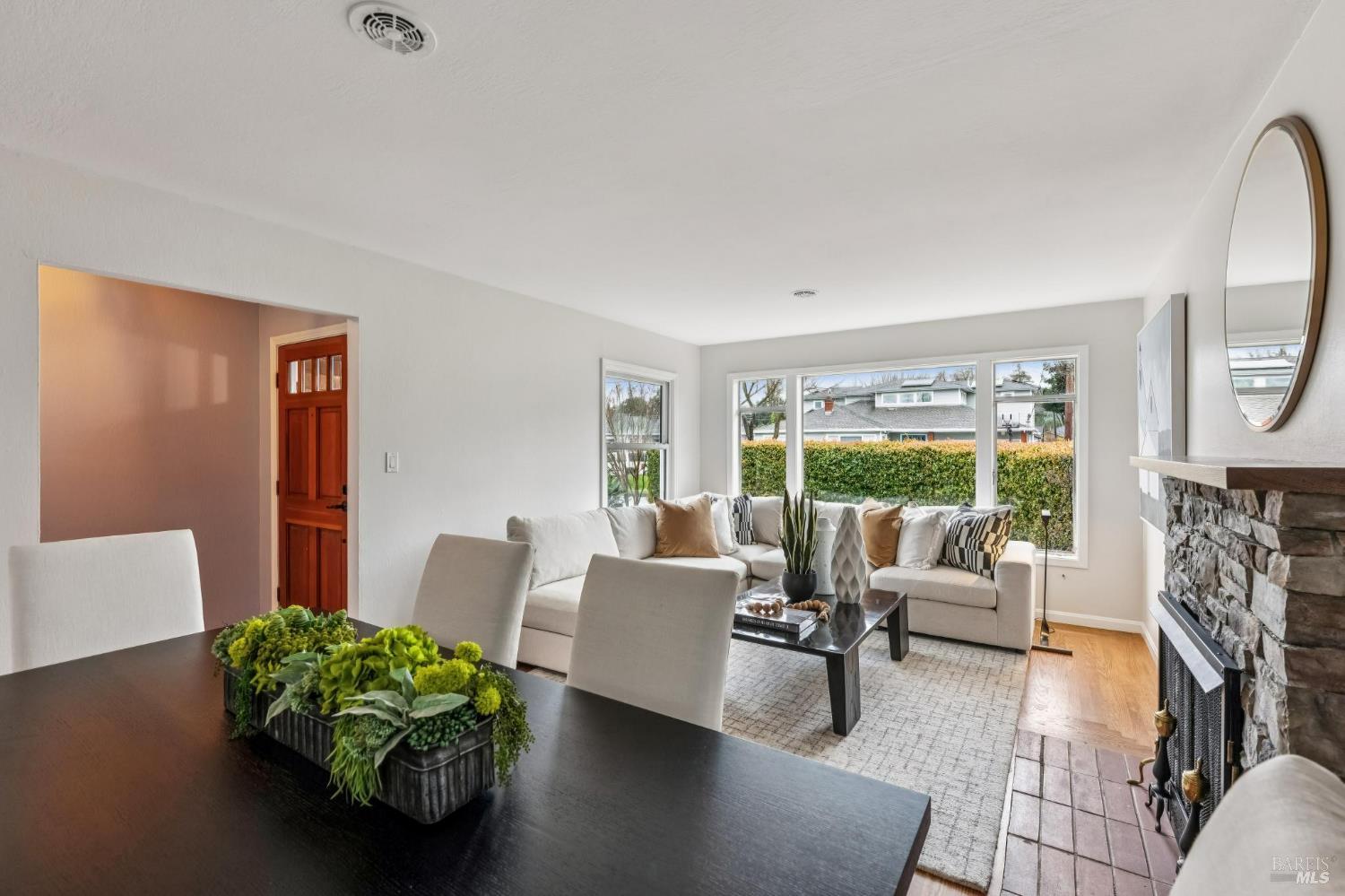 Detail Gallery Image 14 of 55 For 1128 Elm Dr, Novato,  CA 94945 - 2 Beds | 2 Baths