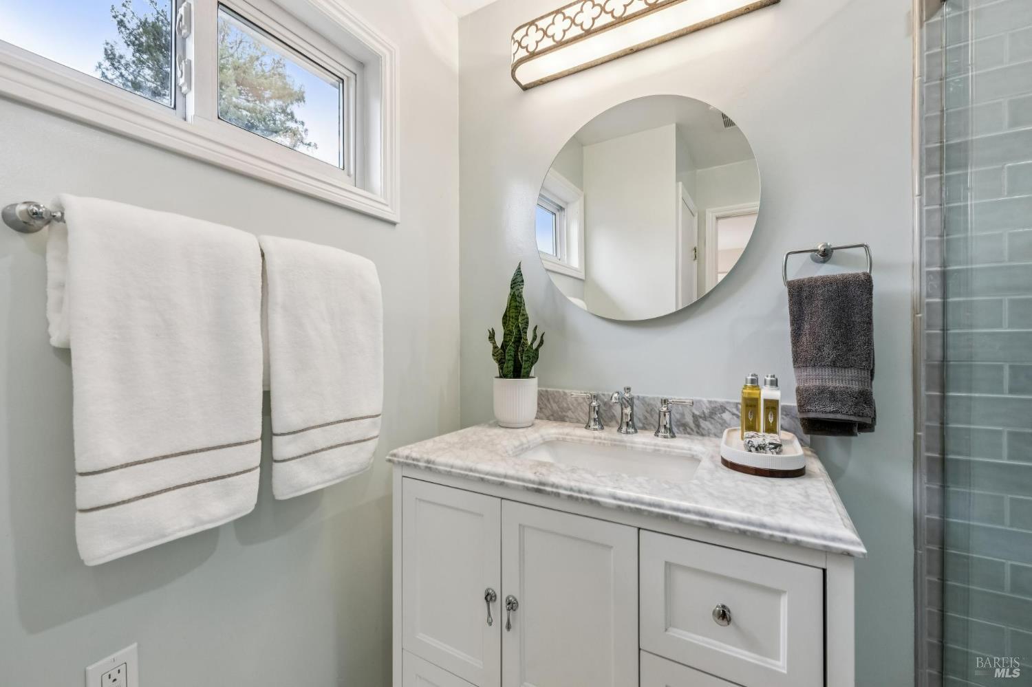 Detail Gallery Image 33 of 55 For 1128 Elm Dr, Novato,  CA 94945 - 2 Beds | 2 Baths