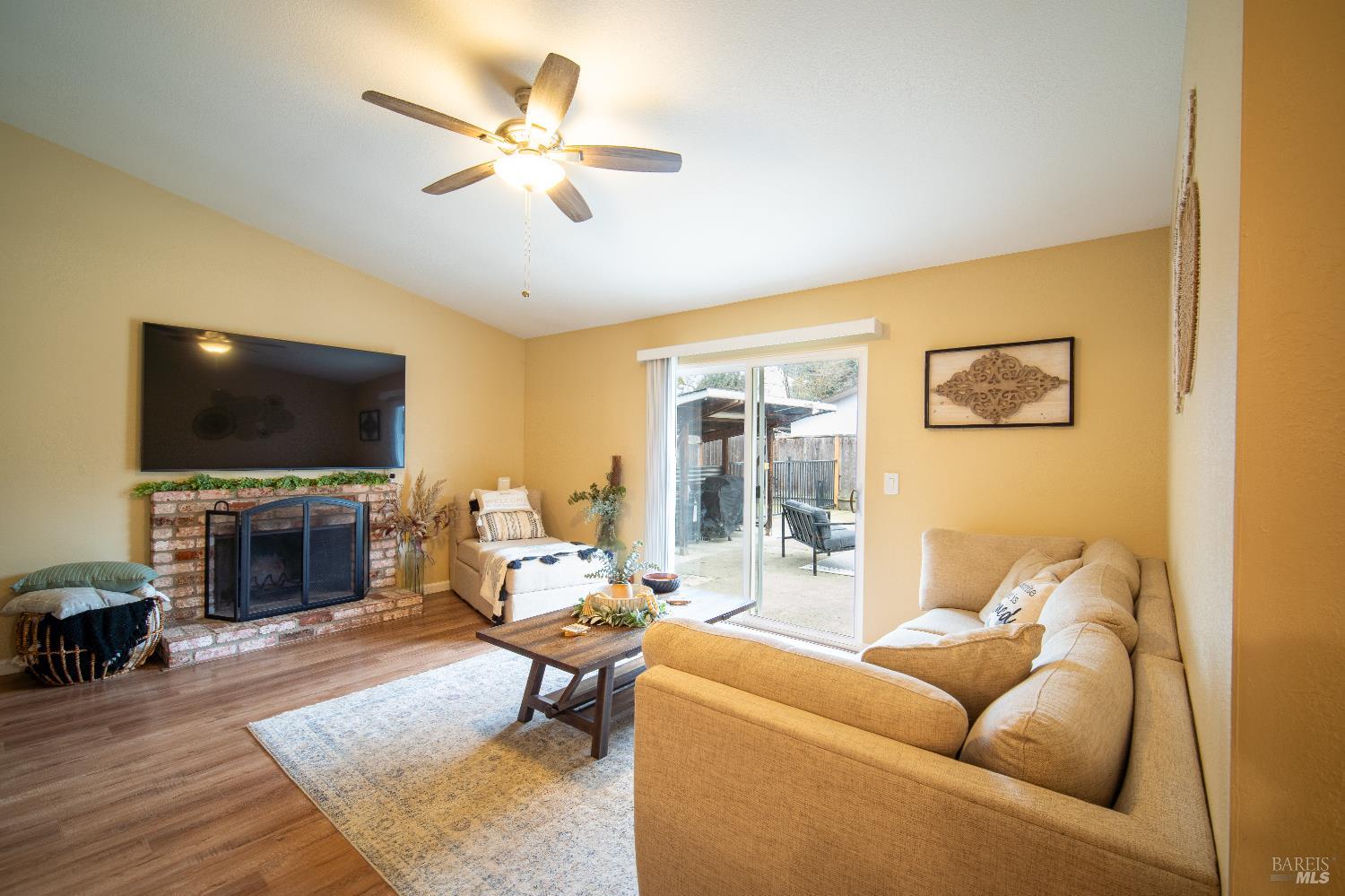 Detail Gallery Image 14 of 49 For 1243 Eleanor Ave, Rohnert Park,  CA 94928 - 3 Beds | 2 Baths