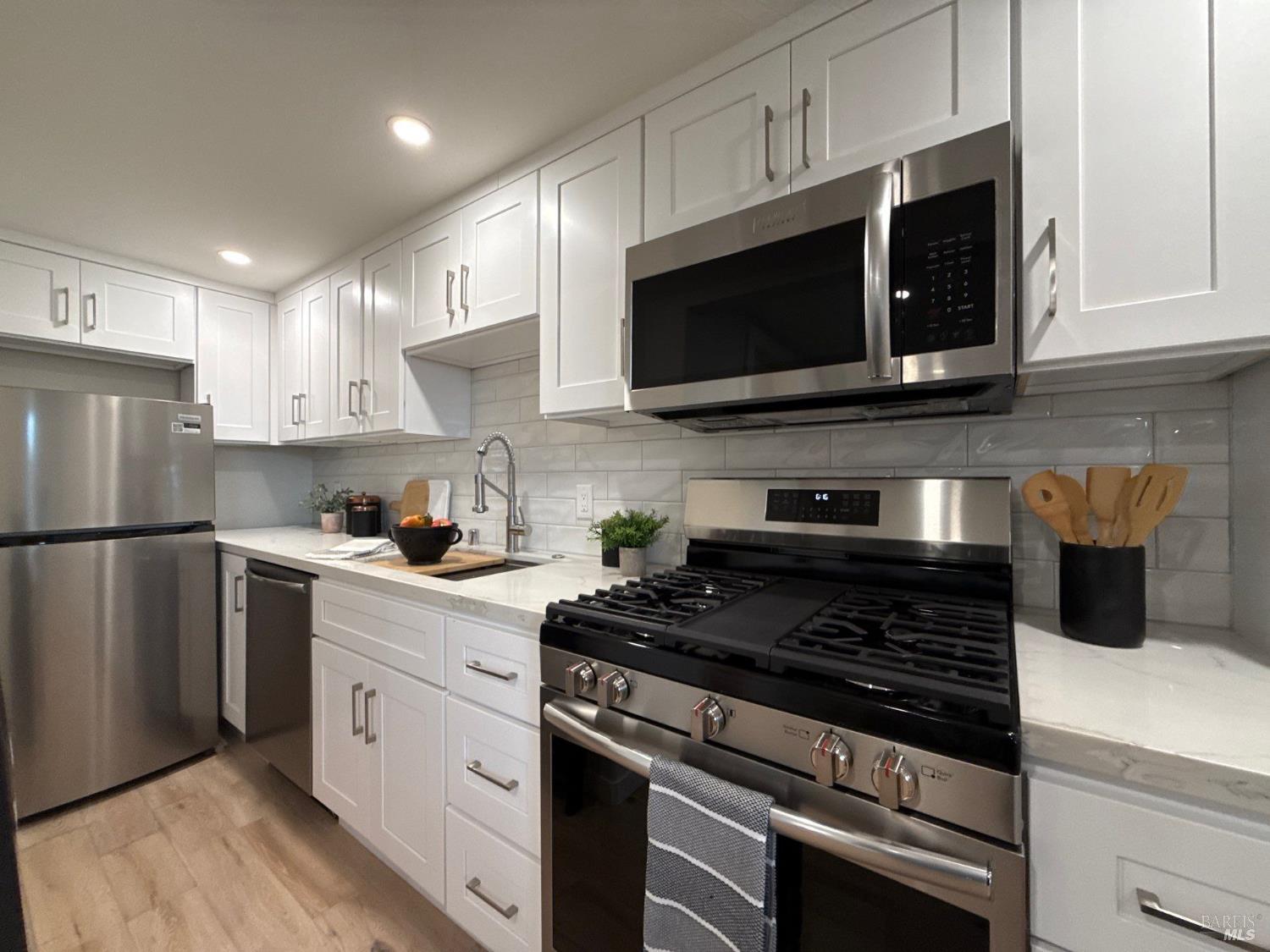 Detail Gallery Image 32 of 45 For 1008 Evans Ave, Napa,  CA 94559 - 4 Beds | 4/1 Baths