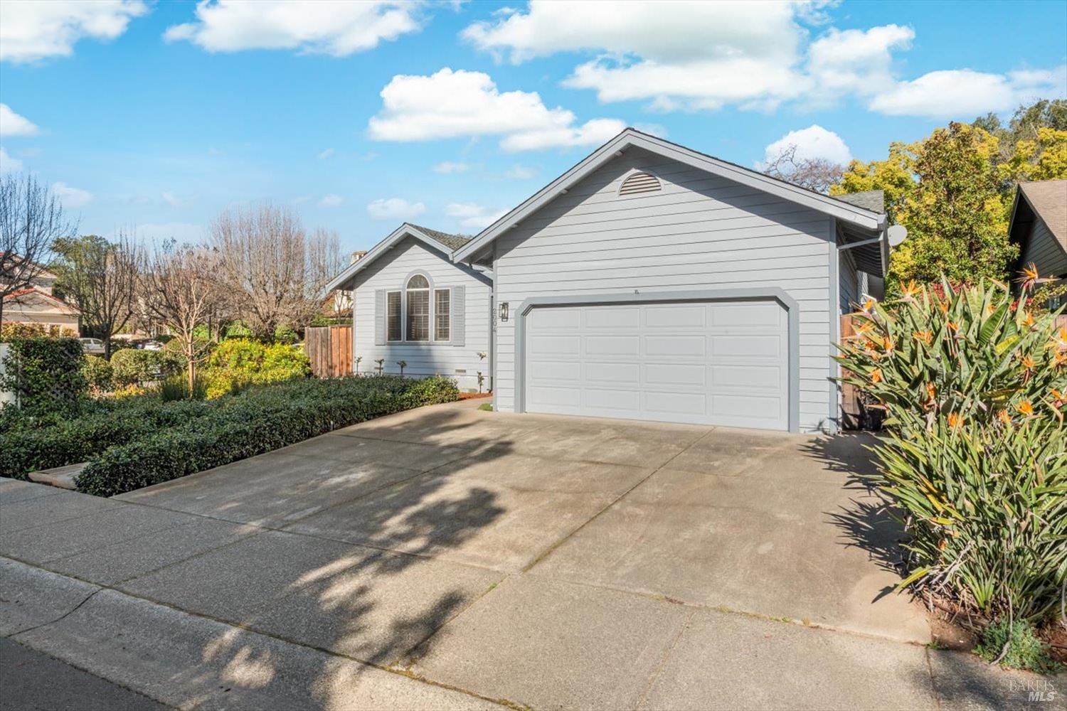 Detail Gallery Image 2 of 44 For 2004 Oak Cir, Yountville,  CA 94599 - 3 Beds | 2 Baths