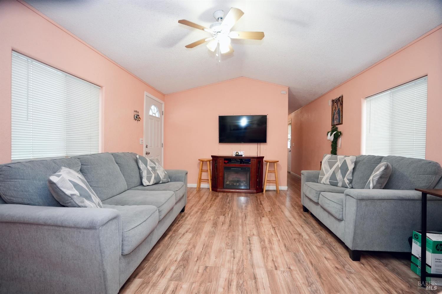 Detail Gallery Image 6 of 13 For 5379 Old Redwood Hwy 14, Santa Rosa,  CA 95403 - 2 Beds | 1 Baths