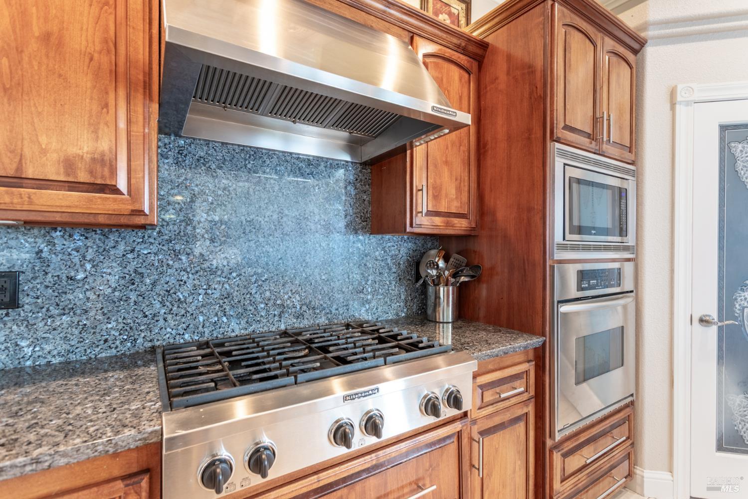 Detail Gallery Image 9 of 58 For 7605 Churn Creek Rd, Redding,  CA 96002 - 5 Beds | 2/1 Baths