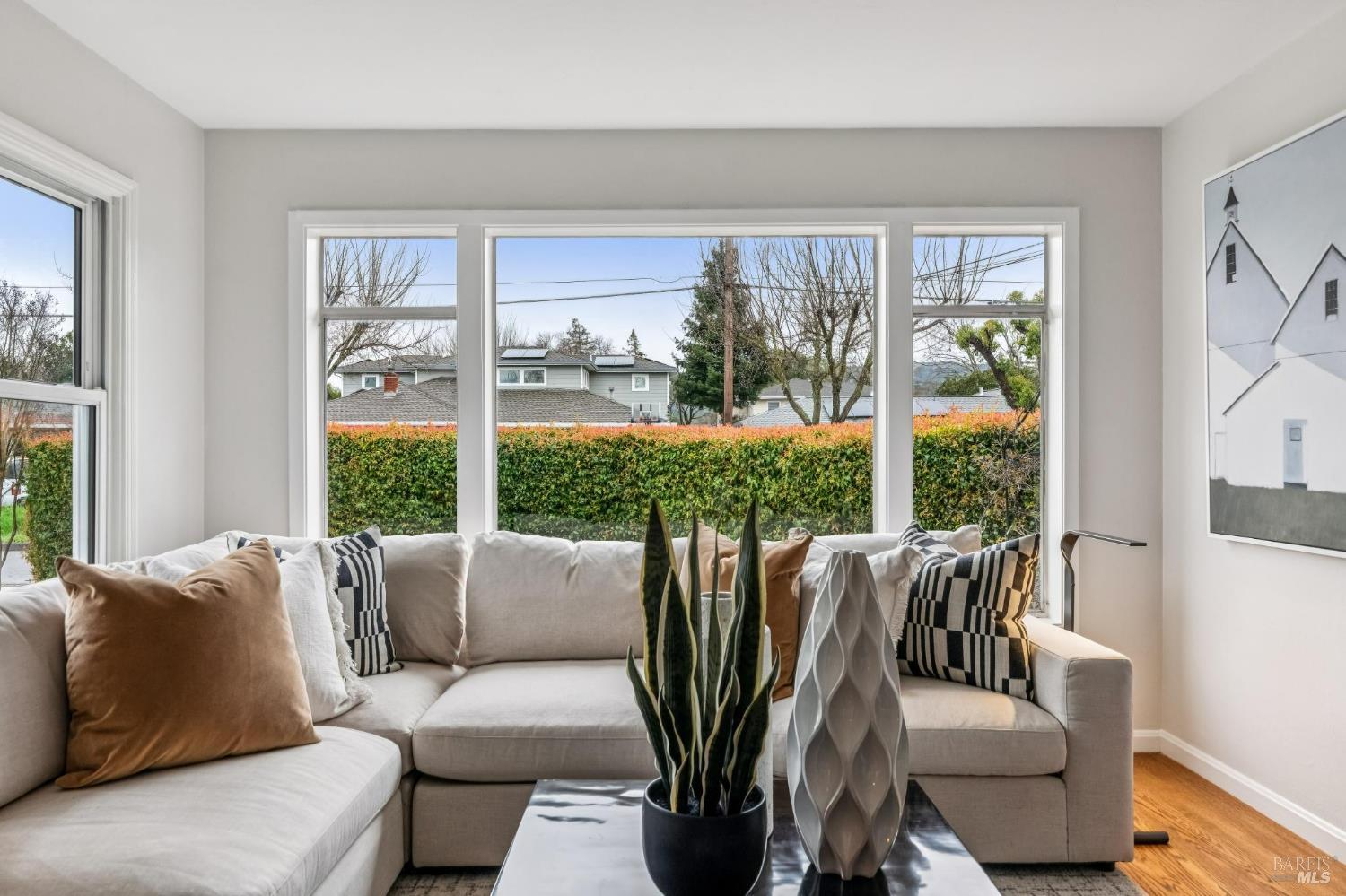 Detail Gallery Image 12 of 55 For 1128 Elm Dr, Novato,  CA 94945 - 2 Beds | 2 Baths