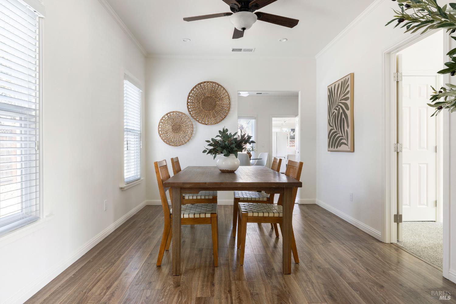 Detail Gallery Image 3 of 28 For 11 10th St, Petaluma,  CA 94952 - 2 Beds | 1 Baths