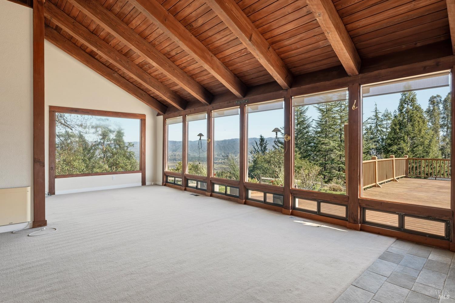 Detail Gallery Image 8 of 45 For 1411 Oak Knoll Rd, Ukiah,  CA 95482 - 3 Beds | 2 Baths