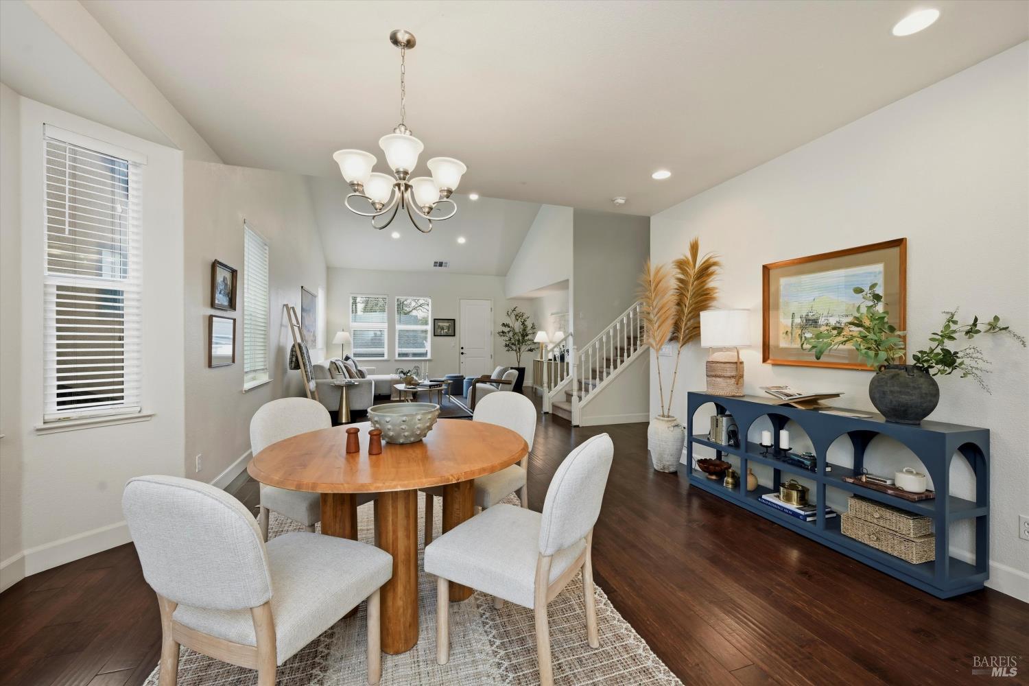 Detail Gallery Image 9 of 33 For 2017 Verbena Dr, Santa Rosa,  CA 95404 - 3 Beds | 2/1 Baths