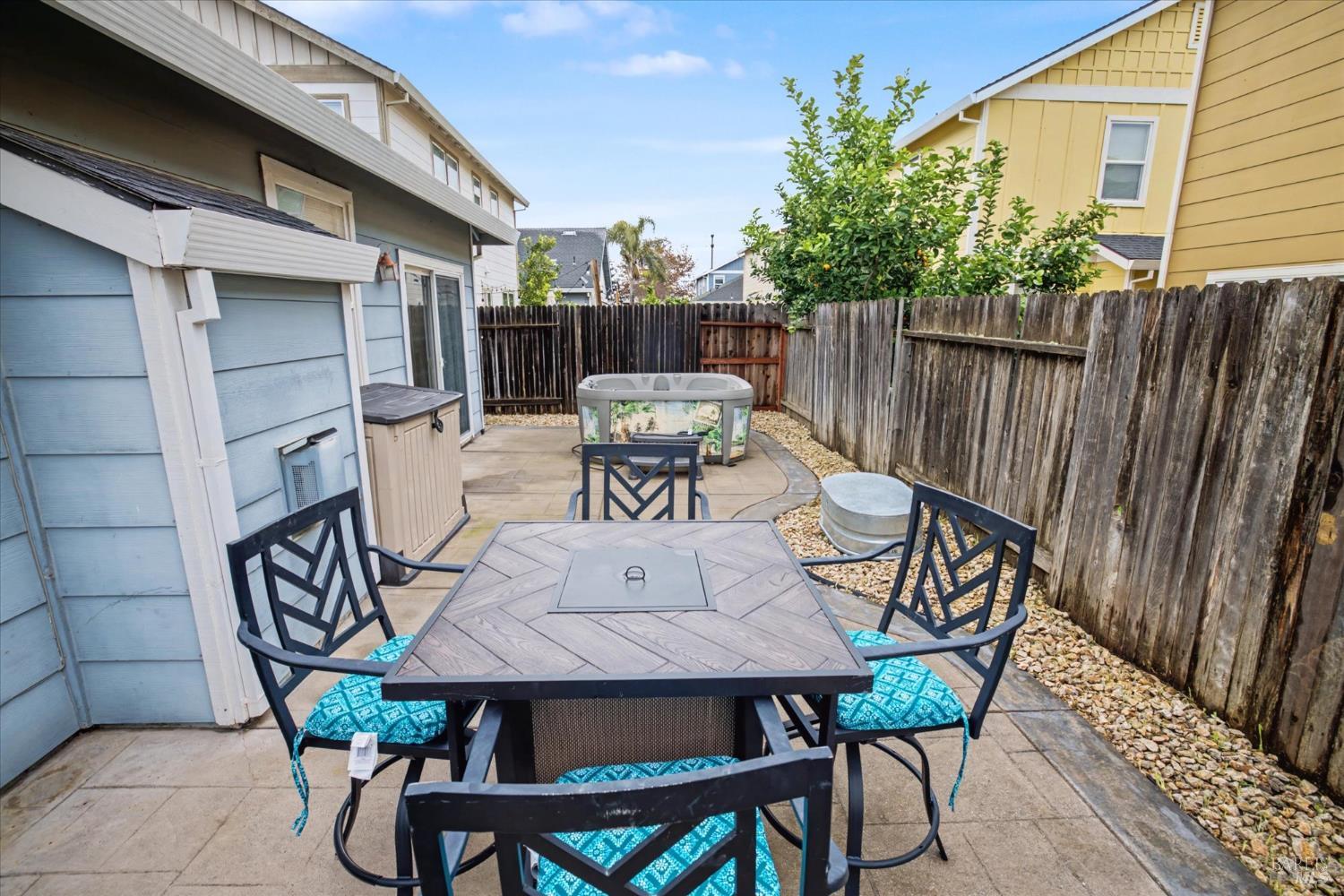 Detail Gallery Image 24 of 39 For 984 Countrywood Cir, Vacaville,  CA 95687 - 3 Beds | 2 Baths
