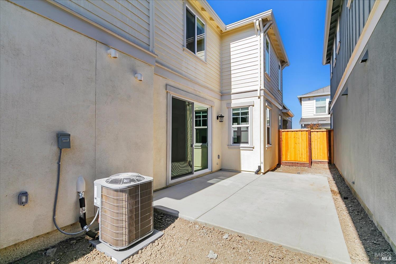 Detail Gallery Image 10 of 14 For 122 Flounder St, Suisun City,  CA 94585 - 3 Beds | 2/1 Baths