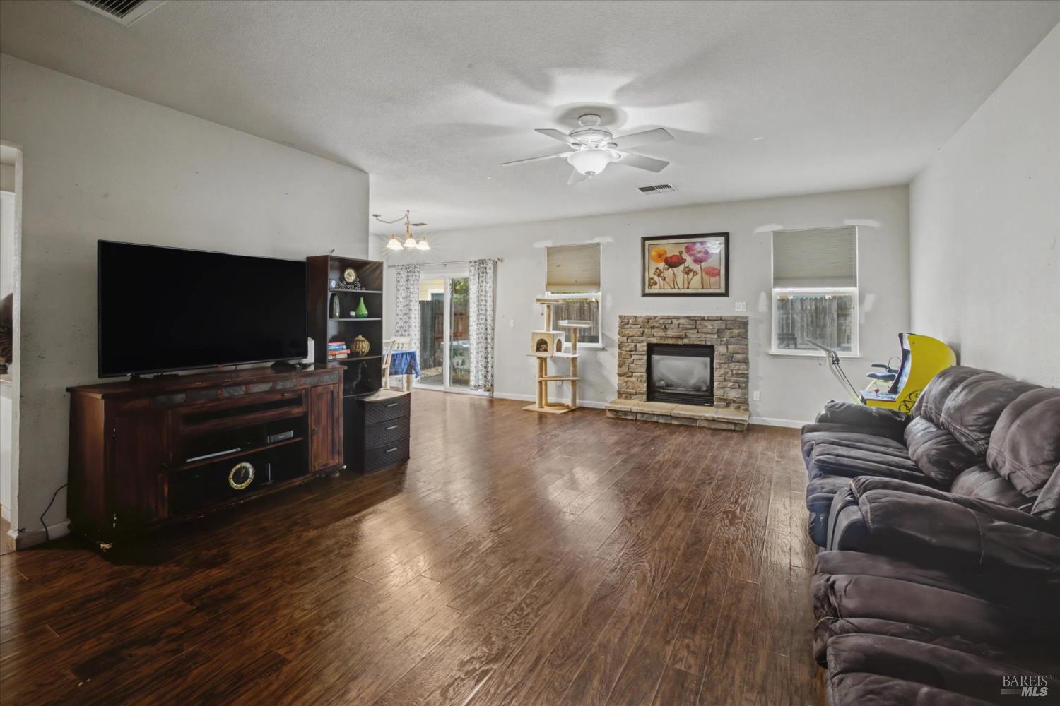 Detail Gallery Image 20 of 39 For 984 Countrywood Cir, Vacaville,  CA 95687 - 3 Beds | 2 Baths