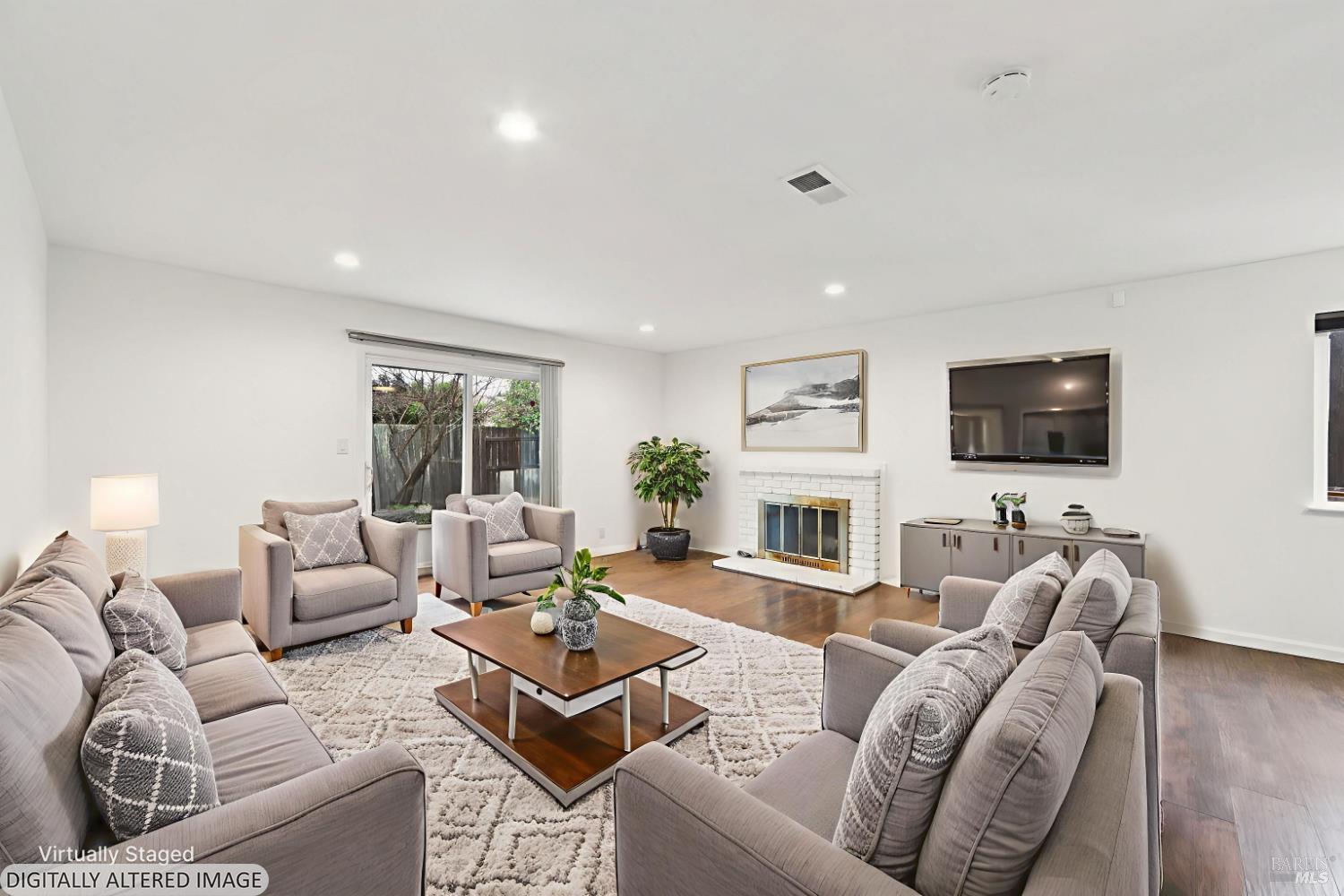 Detail Gallery Image 4 of 44 For 151 Marquette Ave, Vallejo,  CA 94589 - 4 Beds | 2 Baths