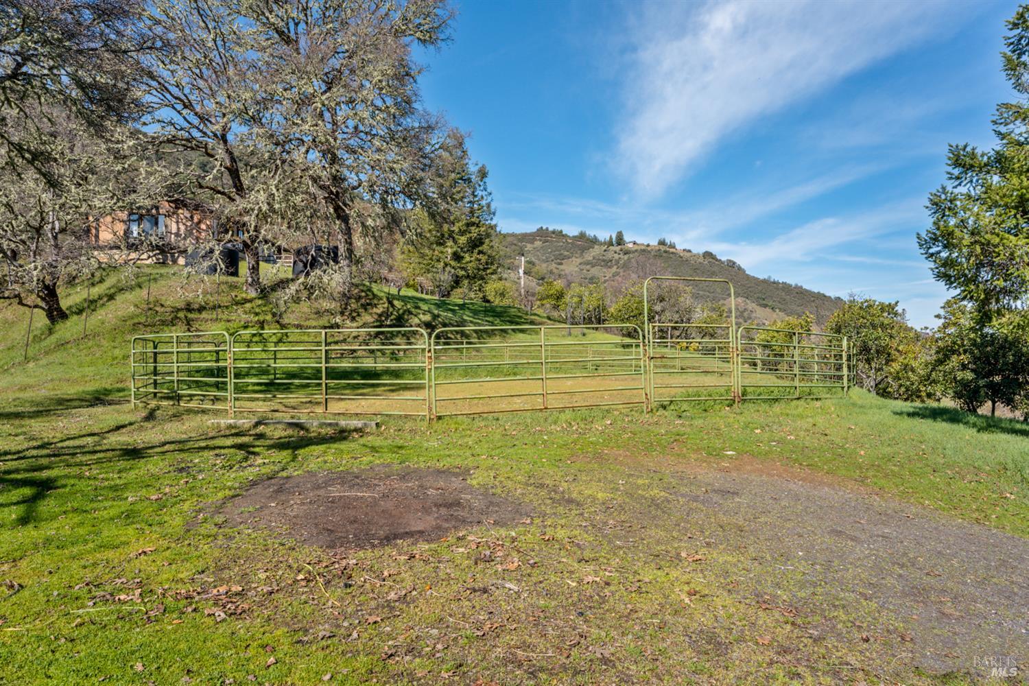 Detail Gallery Image 33 of 45 For 1411 Oak Knoll Rd, Ukiah,  CA 95482 - 3 Beds | 2 Baths