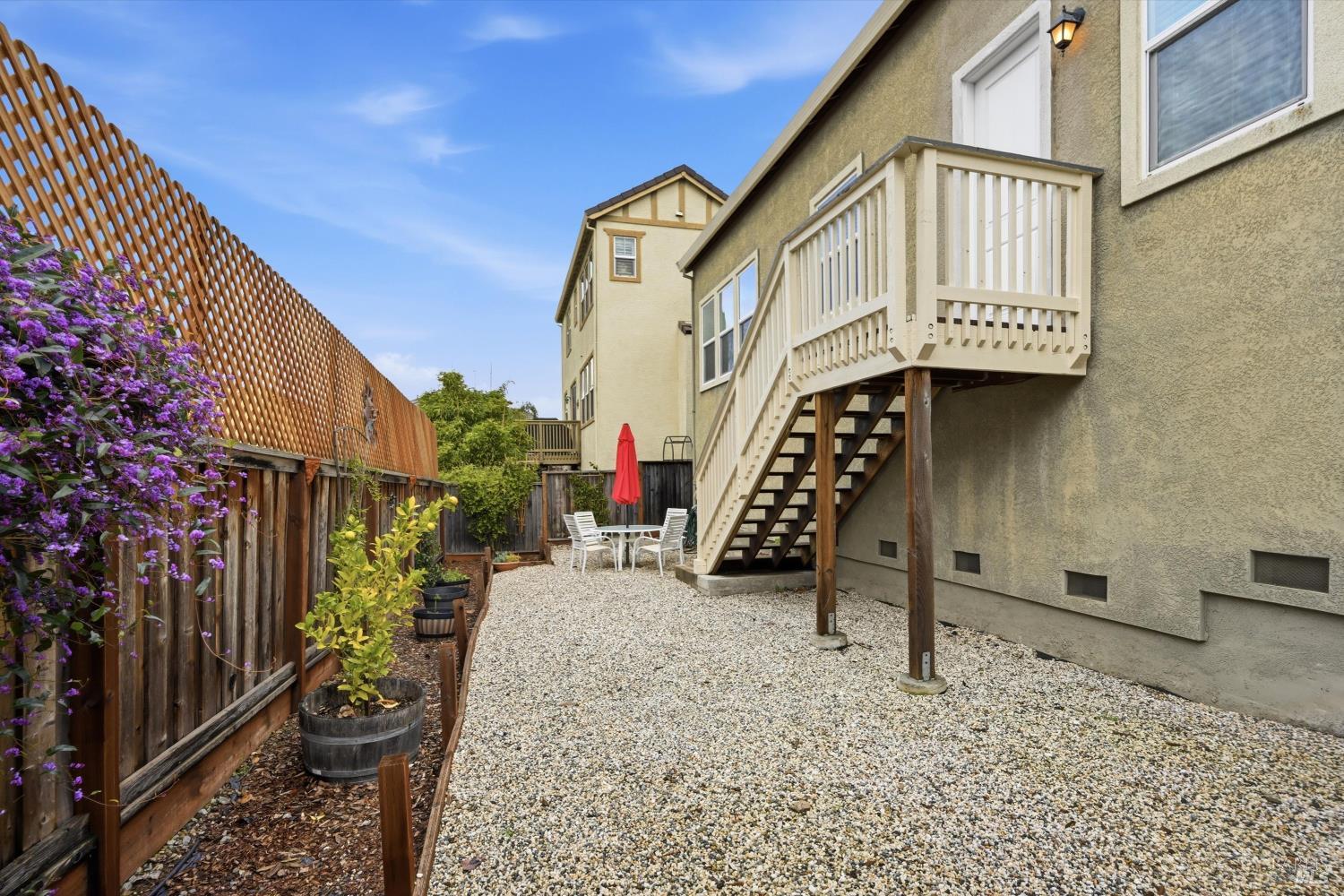 Detail Gallery Image 30 of 33 For 2017 Verbena Dr, Santa Rosa,  CA 95404 - 3 Beds | 2/1 Baths