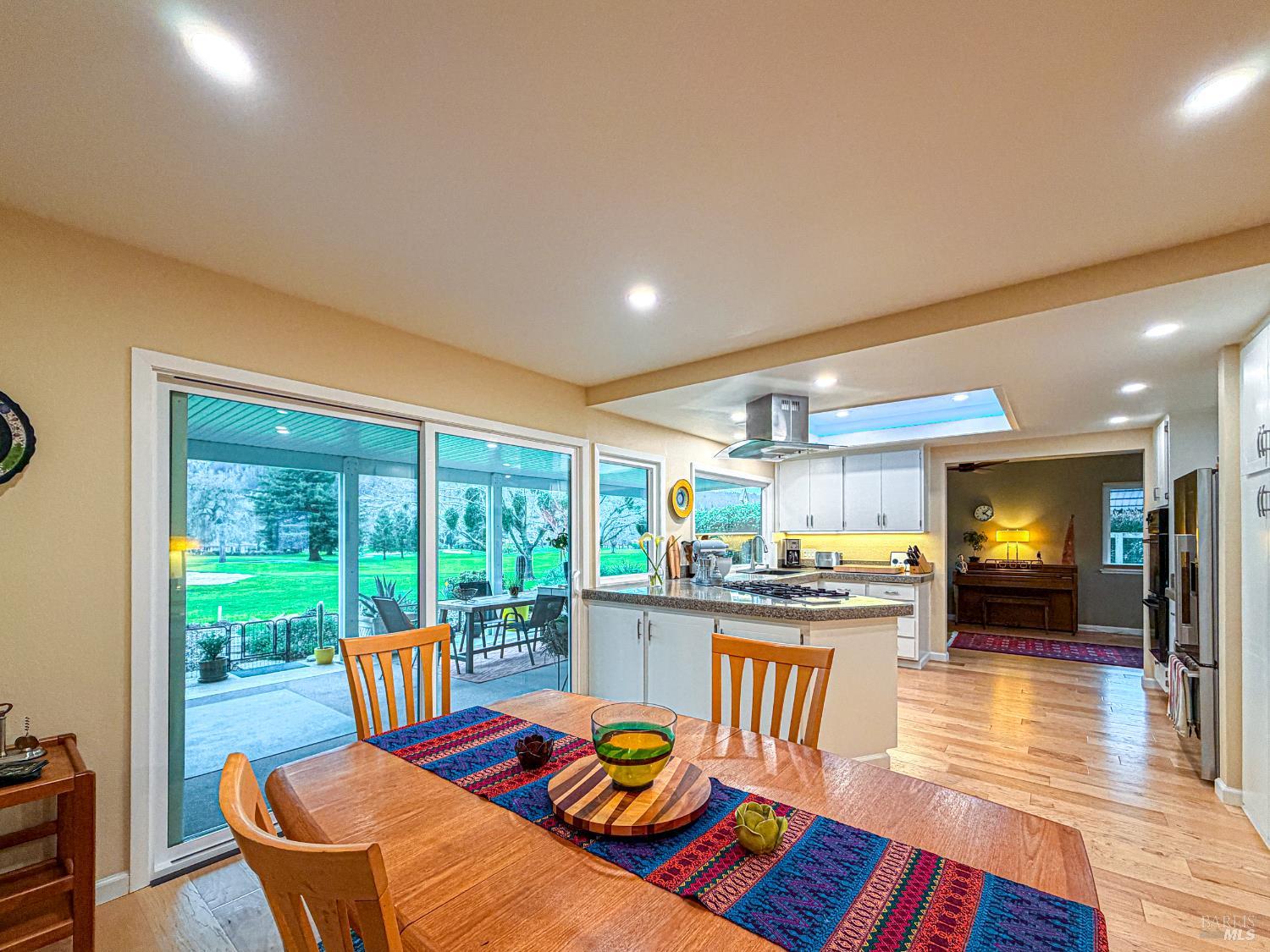 Detail Gallery Image 9 of 31 For 7140 Fairfield Dr, Santa Rosa,  CA 95409 - 2 Beds | 2 Baths