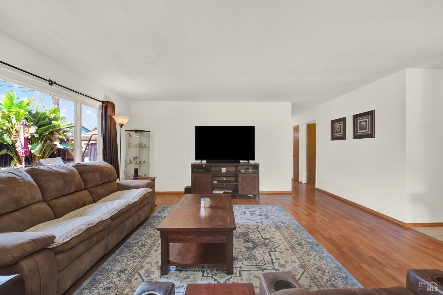 Detail Gallery Image 9 of 42 For 307 Trinity Dr, Vacaville,  CA 95687 - 3 Beds | 2 Baths