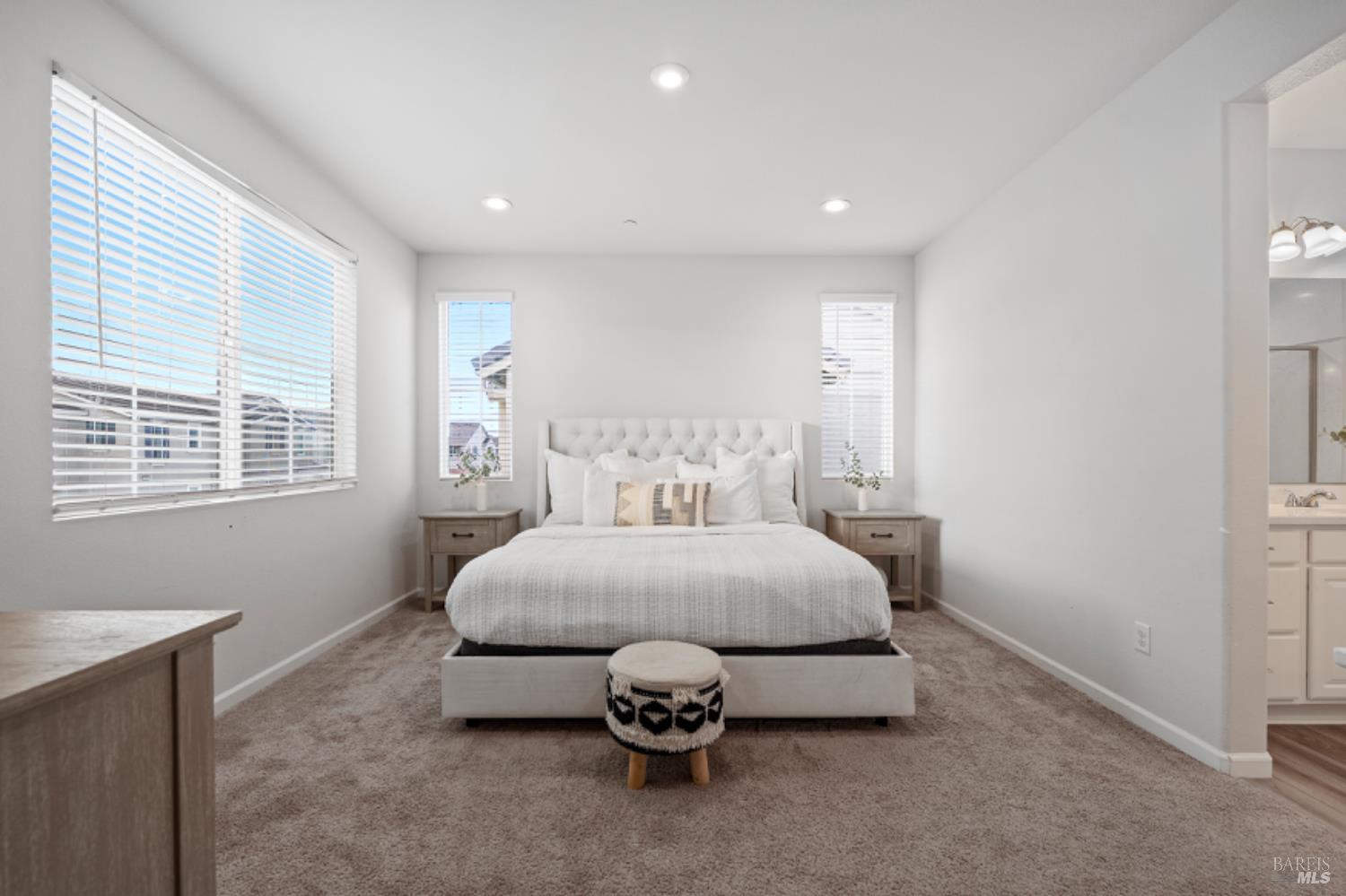 Detail Gallery Image 9 of 25 For 2148 Karen Pl, Rohnert Park,  CA 94928 - 4 Beds | 2/1 Baths