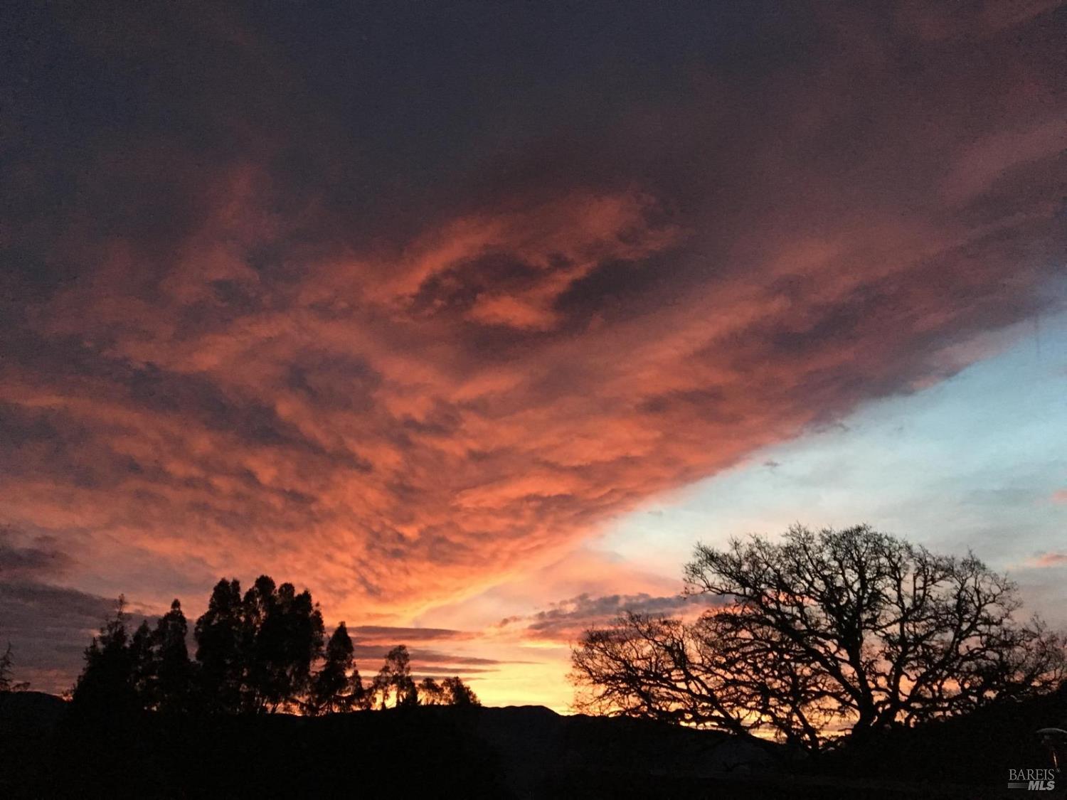 Detail Gallery Image 37 of 45 For 1411 Oak Knoll Rd, Ukiah,  CA 95482 - 3 Beds | 2 Baths