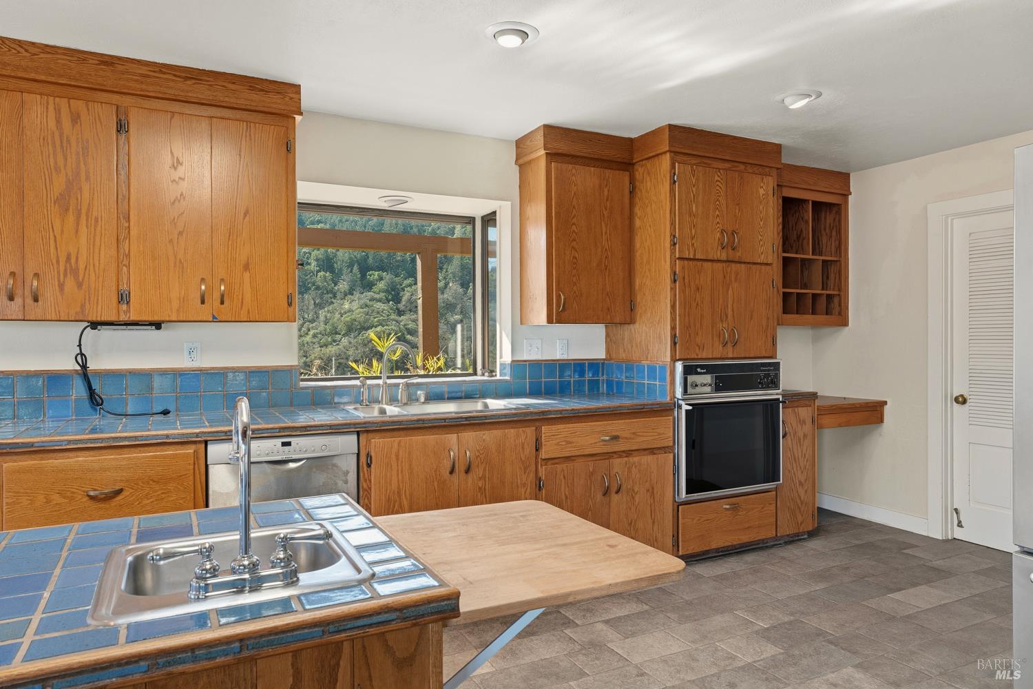 Detail Gallery Image 13 of 45 For 1411 Oak Knoll Rd, Ukiah,  CA 95482 - 3 Beds | 2 Baths