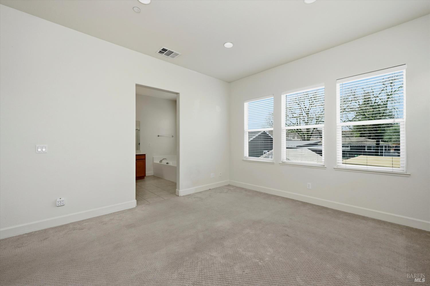 Detail Gallery Image 17 of 33 For 2017 Verbena Dr, Santa Rosa,  CA 95404 - 3 Beds | 2/1 Baths