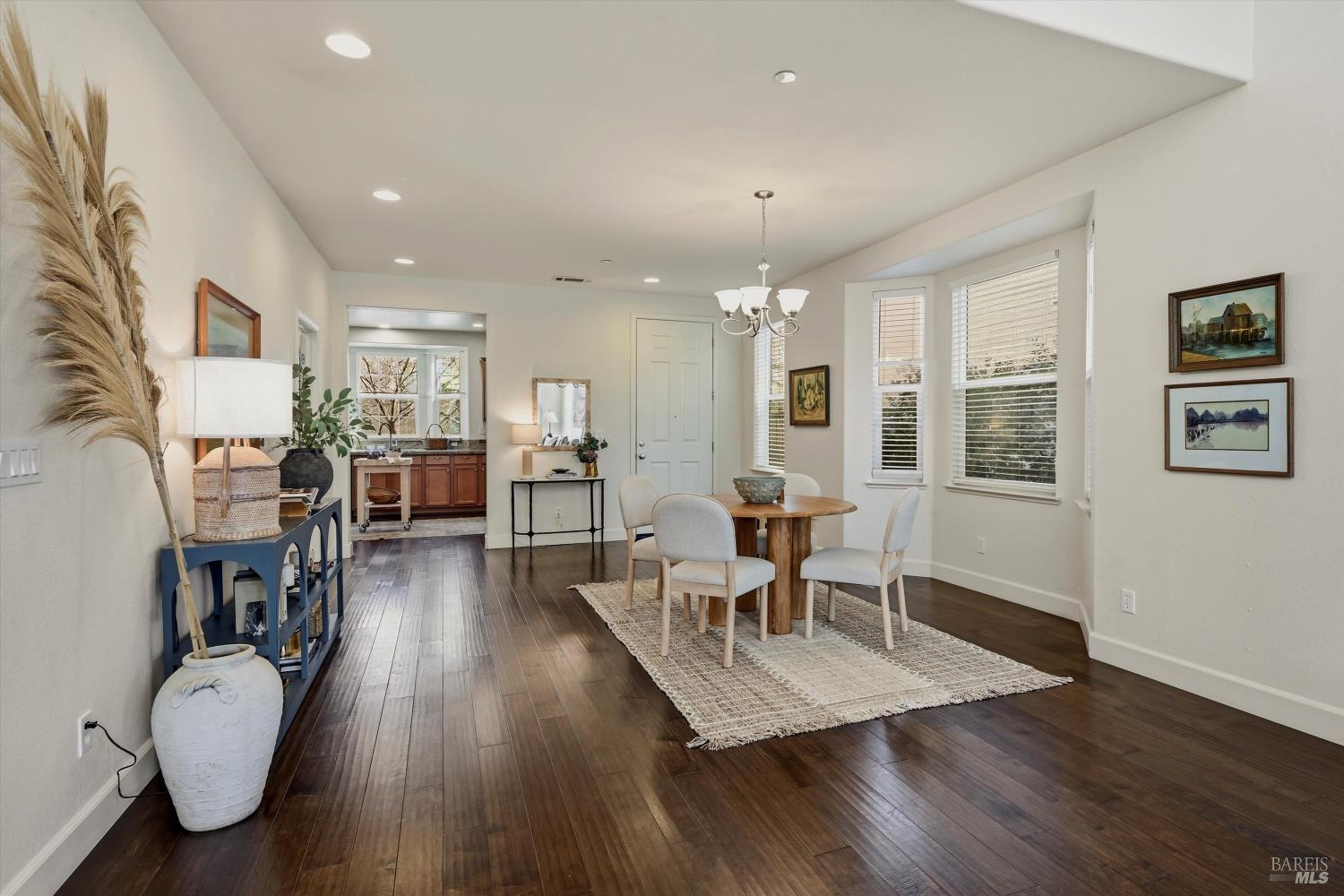 Detail Gallery Image 14 of 33 For 2017 Verbena Dr, Santa Rosa,  CA 95404 - 3 Beds | 2/1 Baths