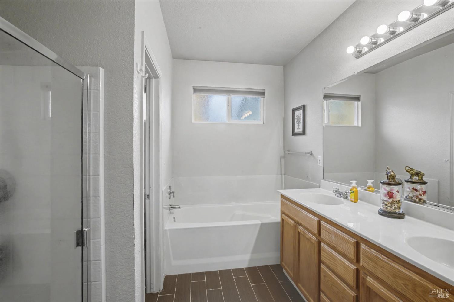 Detail Gallery Image 15 of 39 For 984 Countrywood Cir, Vacaville,  CA 95687 - 3 Beds | 2 Baths