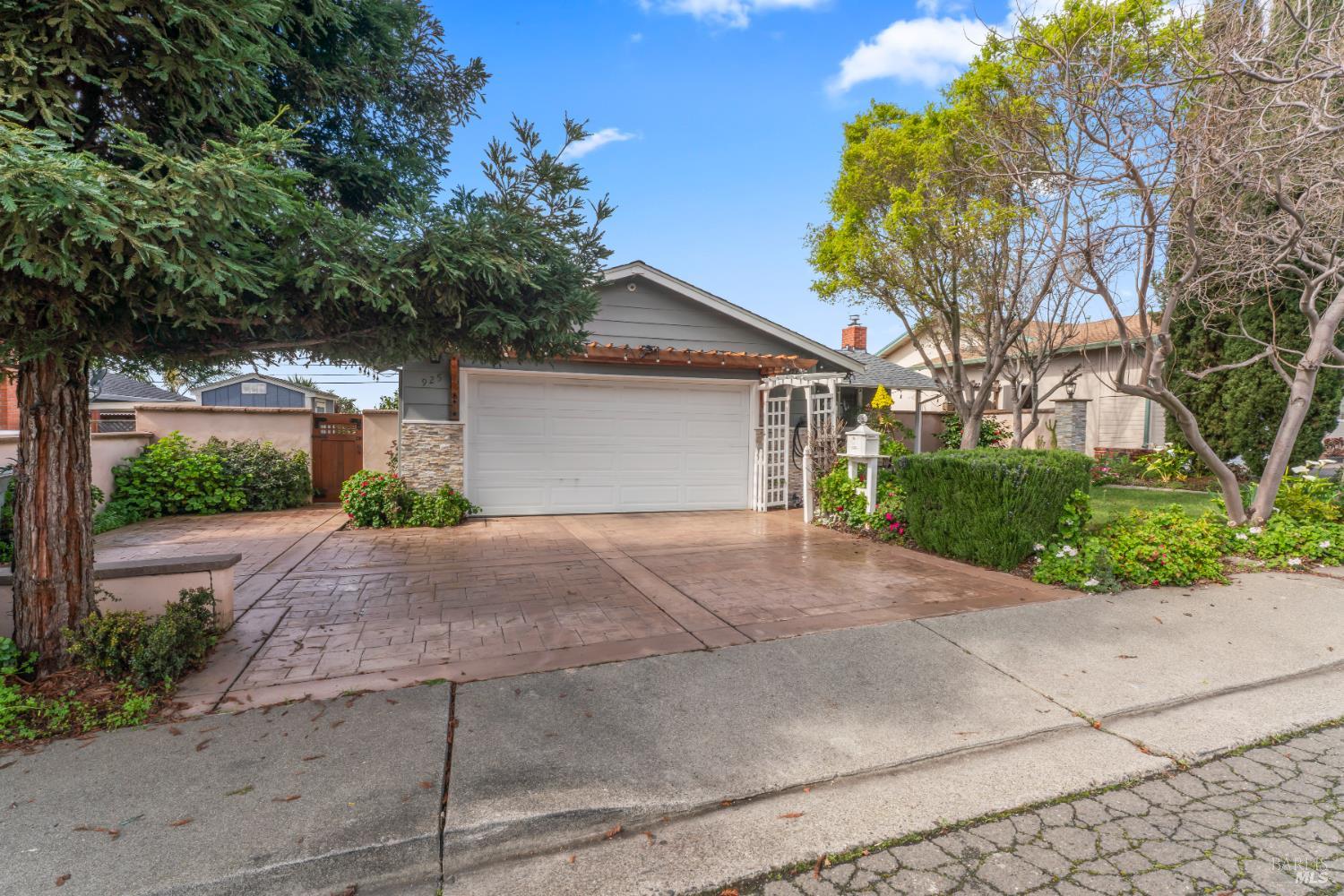 Detail Gallery Image 4 of 38 For 925 N Camino Alto Unkn, Vallejo,  CA 94589 - 3 Beds | 2 Baths