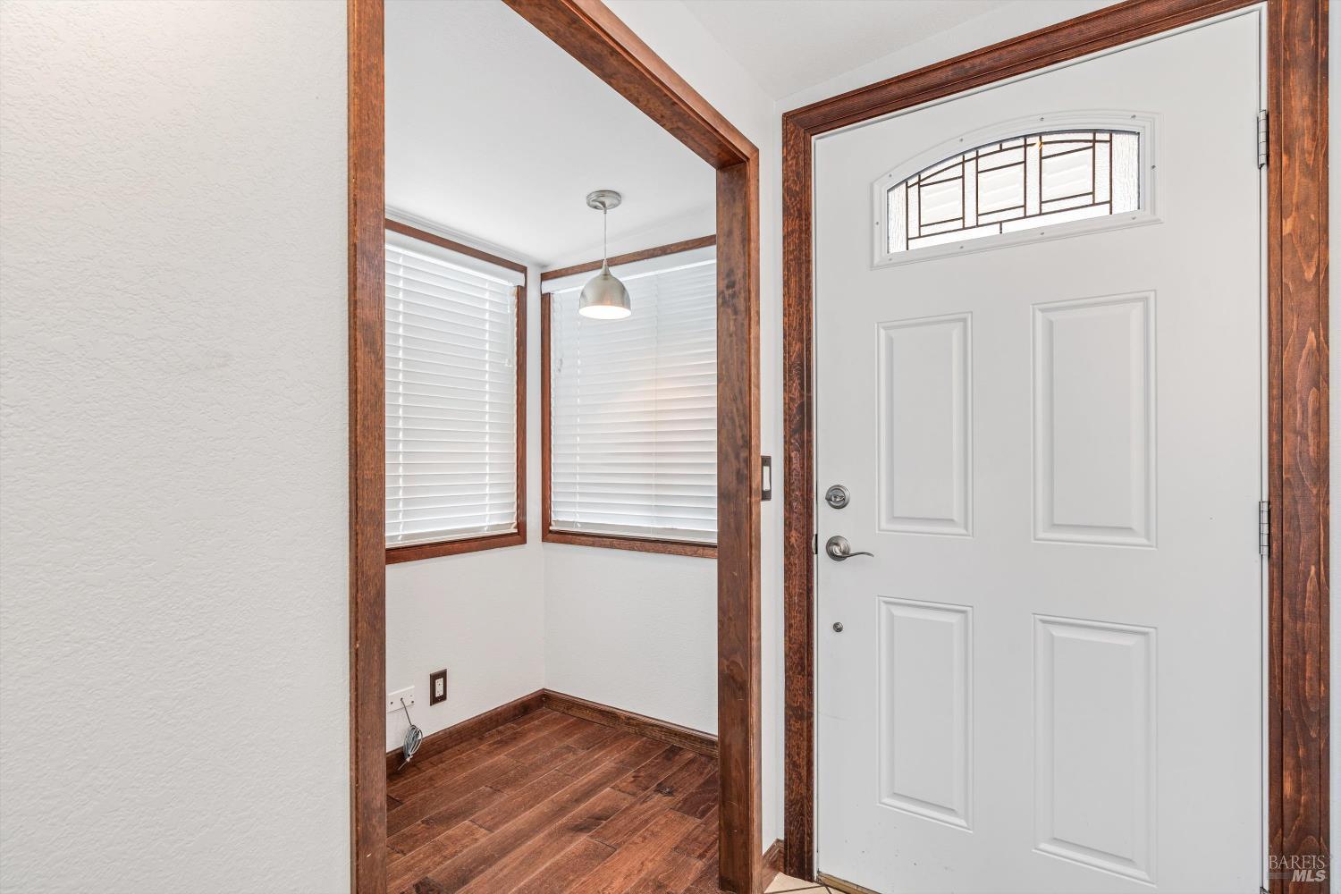 Detail Gallery Image 5 of 26 For 7 Michael Dr, Petaluma,  CA 94954 - 2 Beds | 2 Baths