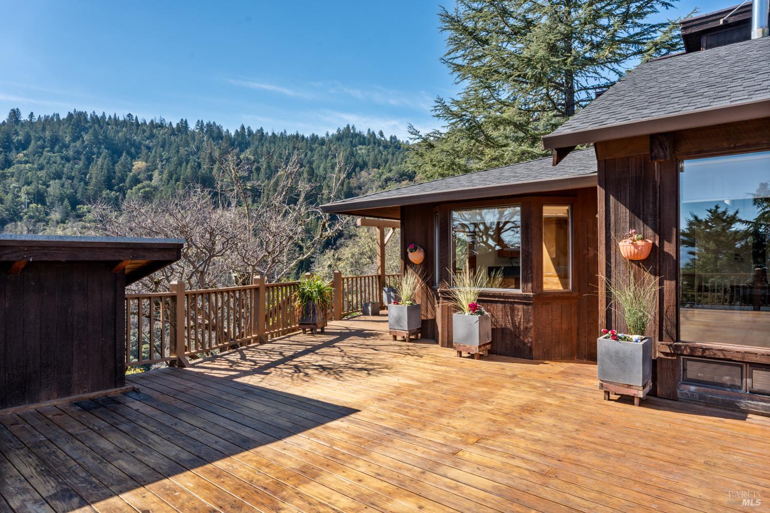 Detail Gallery Image 5 of 45 For 1411 Oak Knoll Rd, Ukiah,  CA 95482 - 3 Beds | 2 Baths