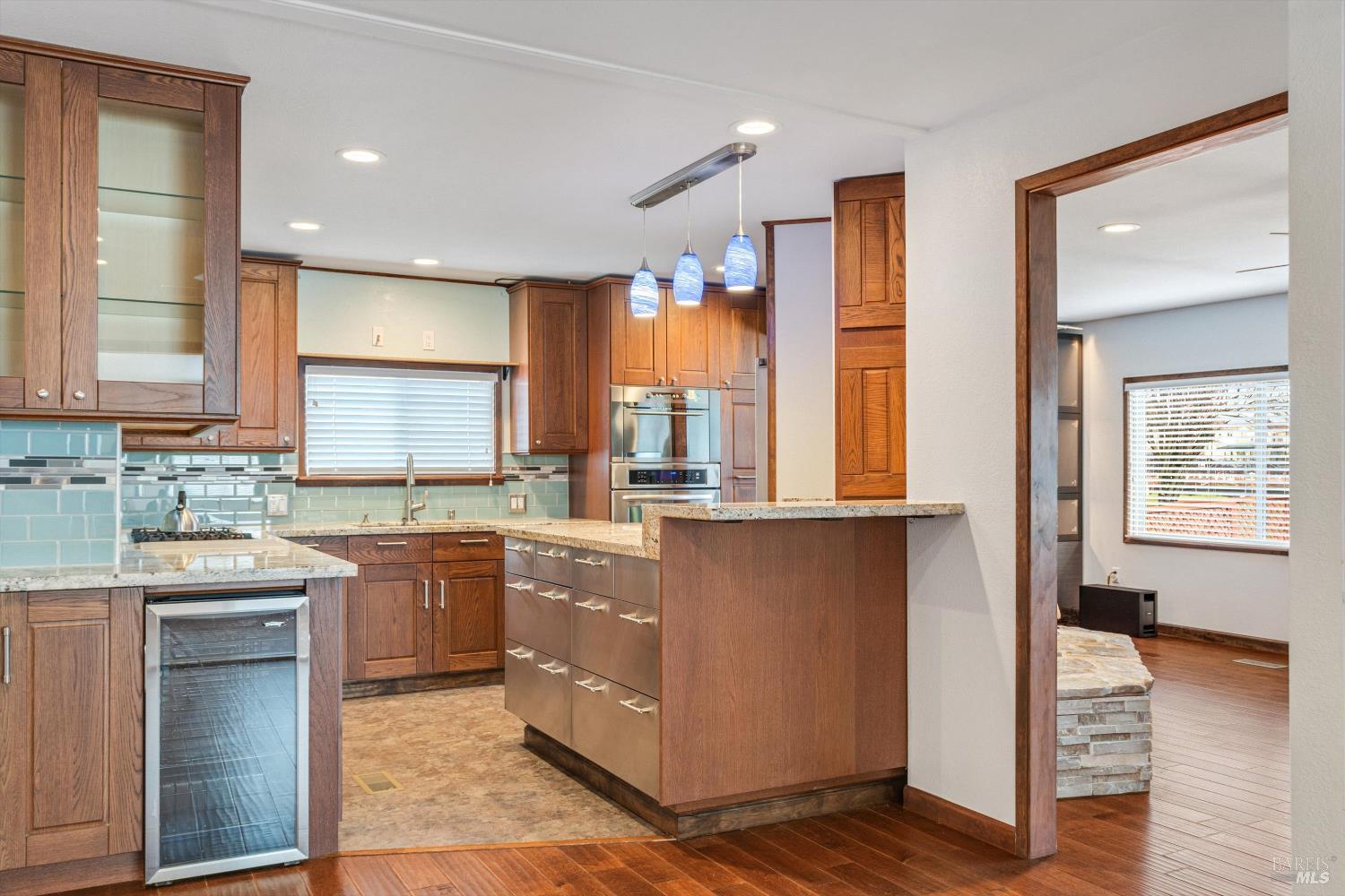 Detail Gallery Image 10 of 26 For 7 Michael Dr, Petaluma,  CA 94954 - 2 Beds | 2 Baths