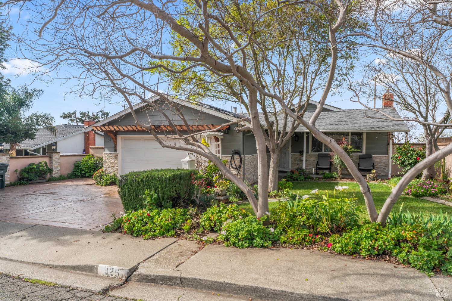 Detail Gallery Image 3 of 38 For 925 N Camino Alto Unkn, Vallejo,  CA 94589 - 3 Beds | 2 Baths