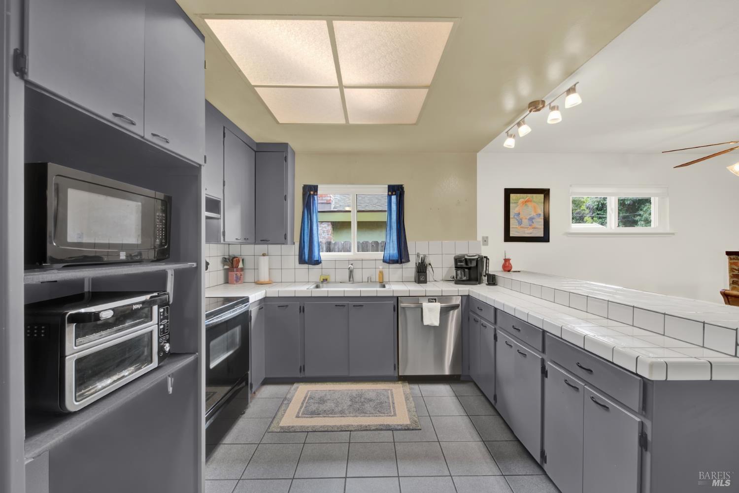 Detail Gallery Image 13 of 42 For 307 Trinity Dr, Vacaville,  CA 95687 - 3 Beds | 2 Baths