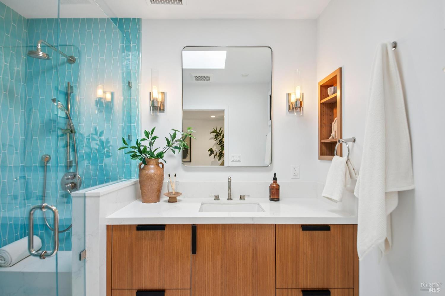 Detail Gallery Image 16 of 36 For 602 Chapman Dr, Corte Madera,  CA 94925 - 4 Beds | 3 Baths