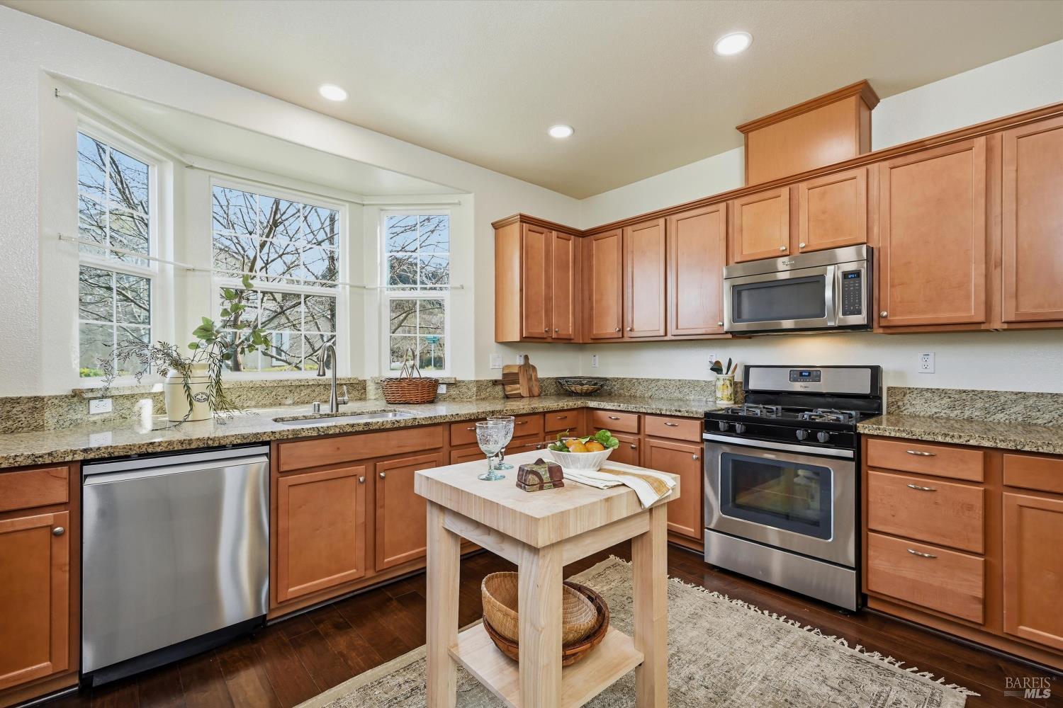 Detail Gallery Image 6 of 33 For 2017 Verbena Dr, Santa Rosa,  CA 95404 - 3 Beds | 2/1 Baths