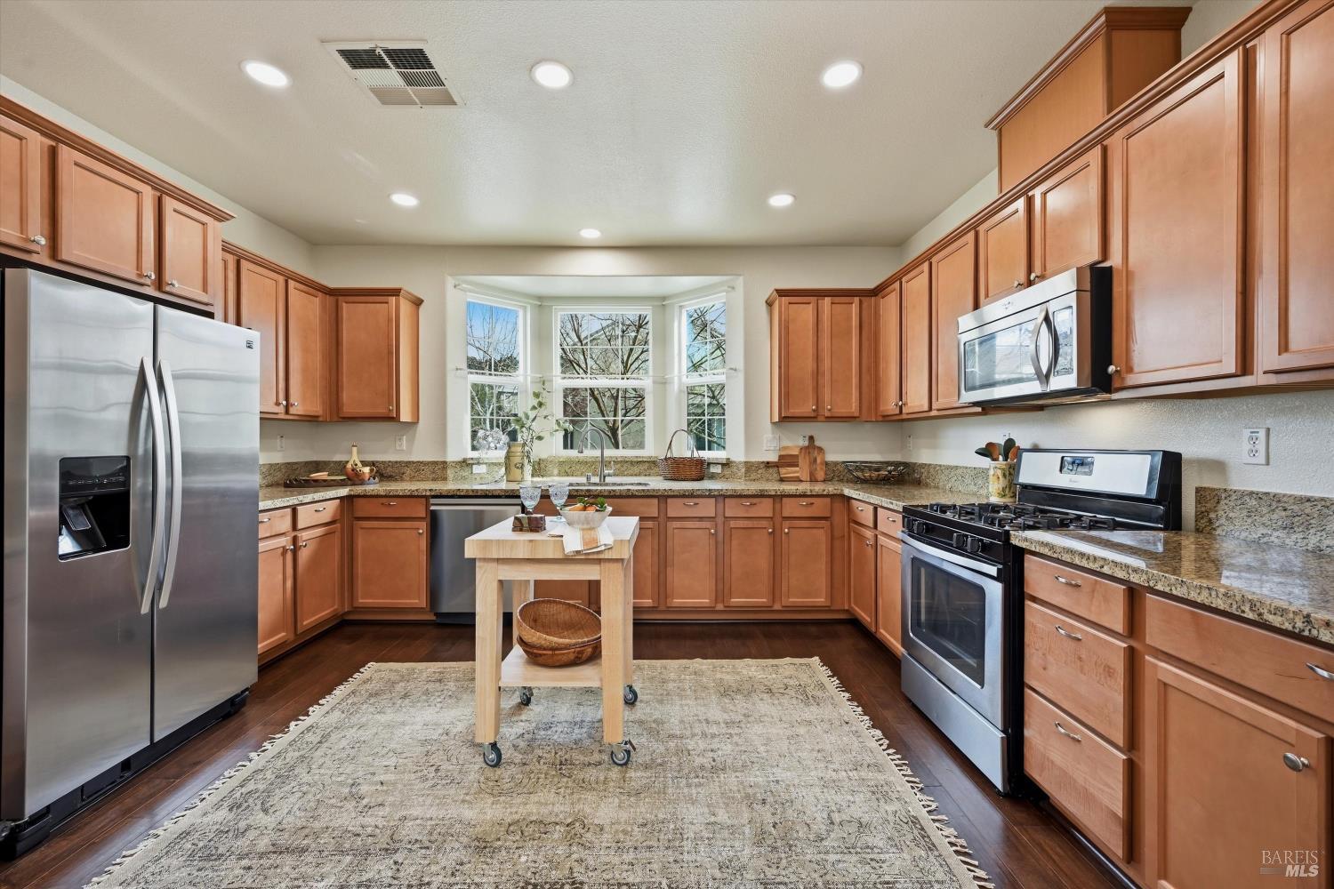 Detail Gallery Image 5 of 33 For 2017 Verbena Dr, Santa Rosa,  CA 95404 - 3 Beds | 2/1 Baths